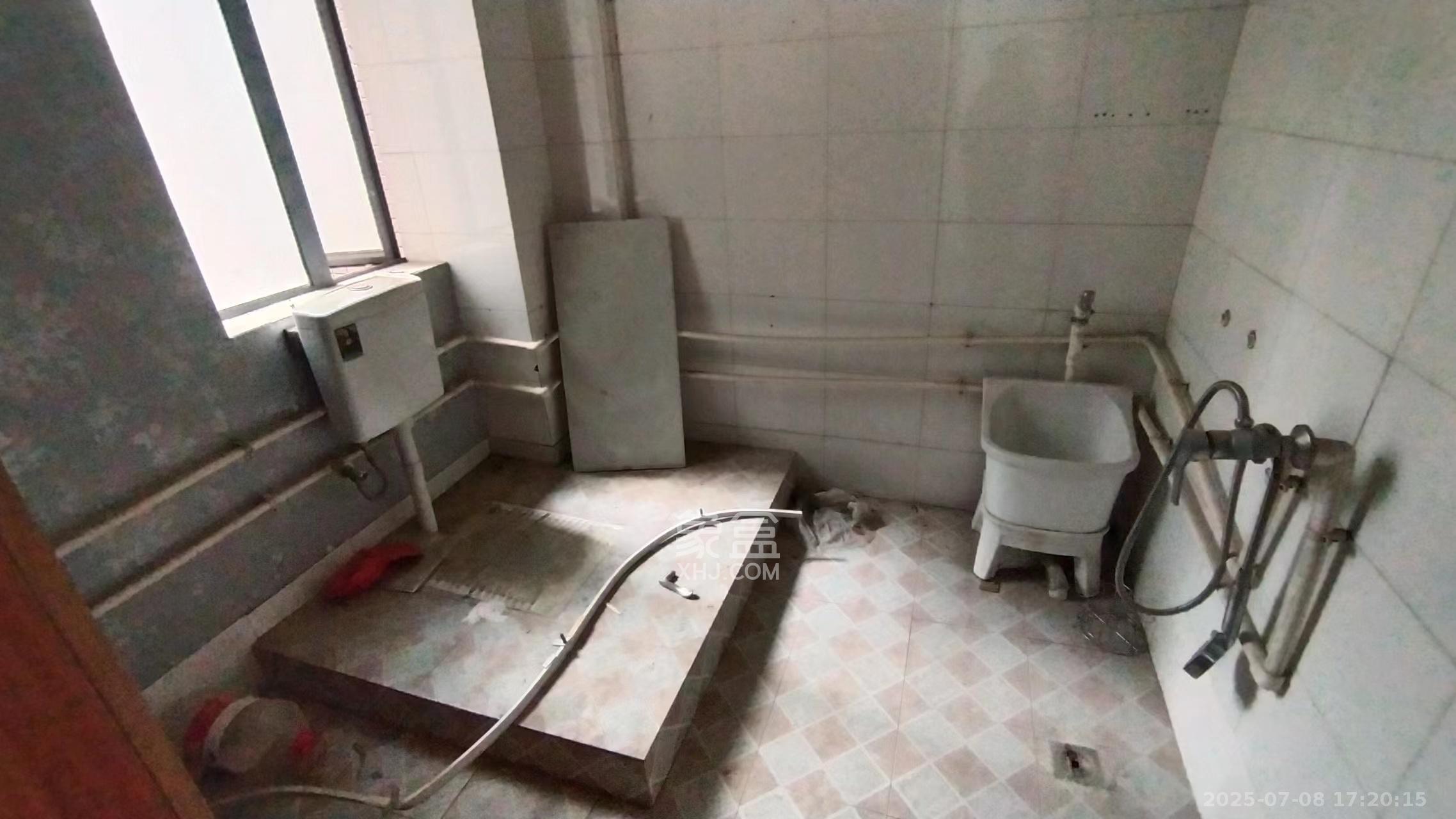 银港水晶城  4室2厅1卫    3300.0元/月 银港水晶城  4室2厅1卫    3300.0元/月室内图