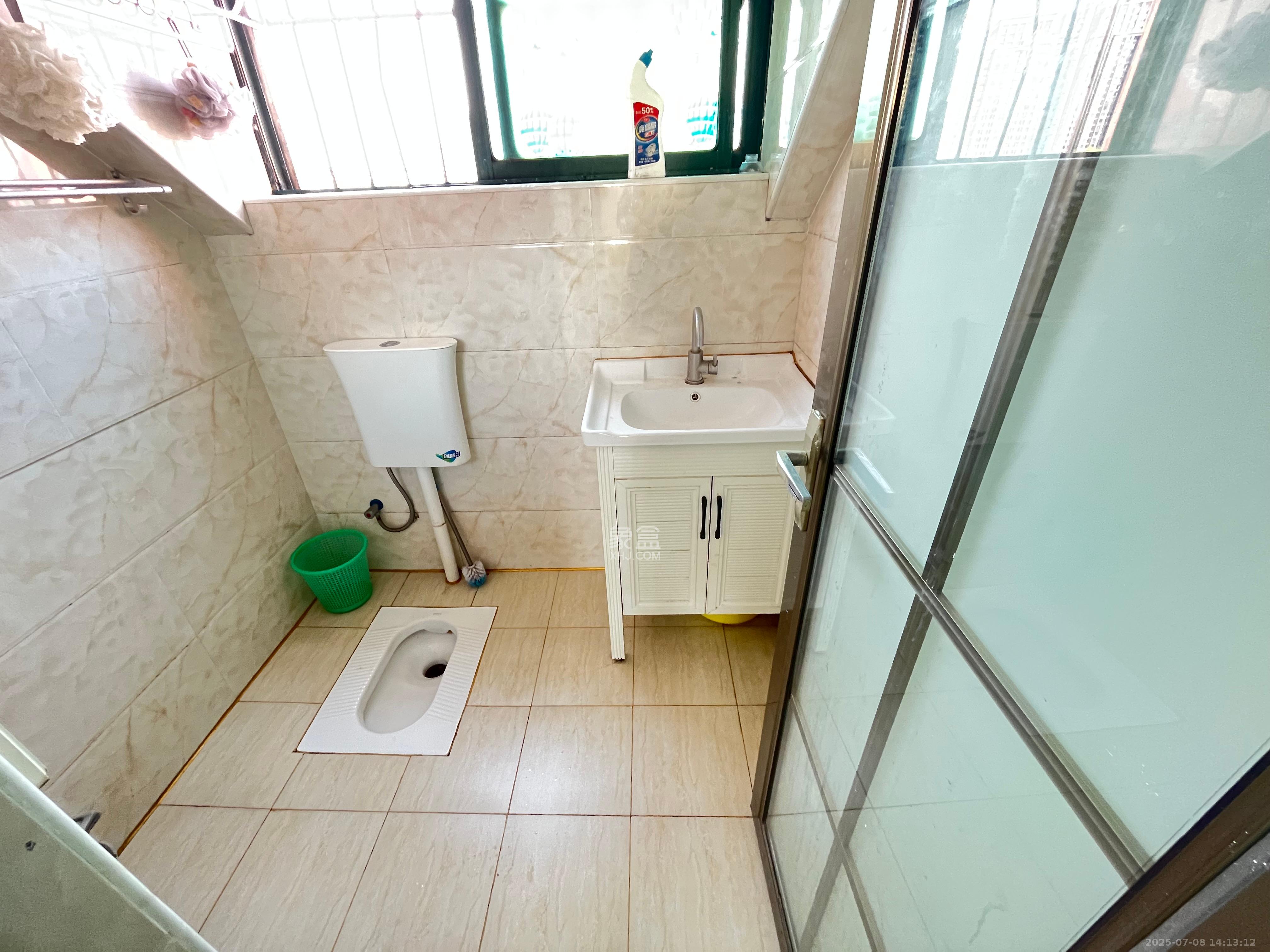 金苑商住楼  4室2厅2卫   2800.00元/月室内图