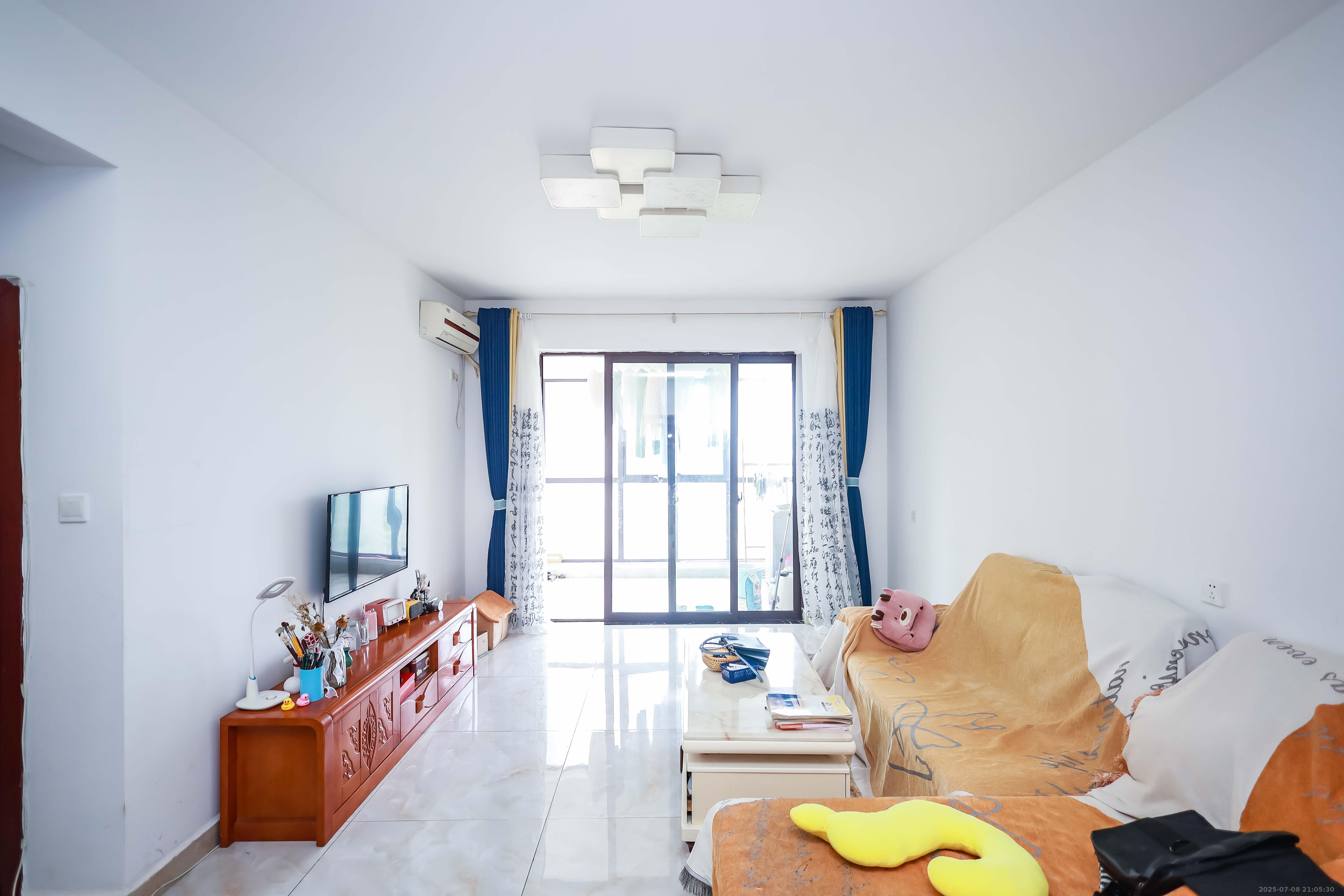 盛景谷山里 2室2厅1卫 75.0万 盛景谷山里 2室2厅1卫 75.0万客厅