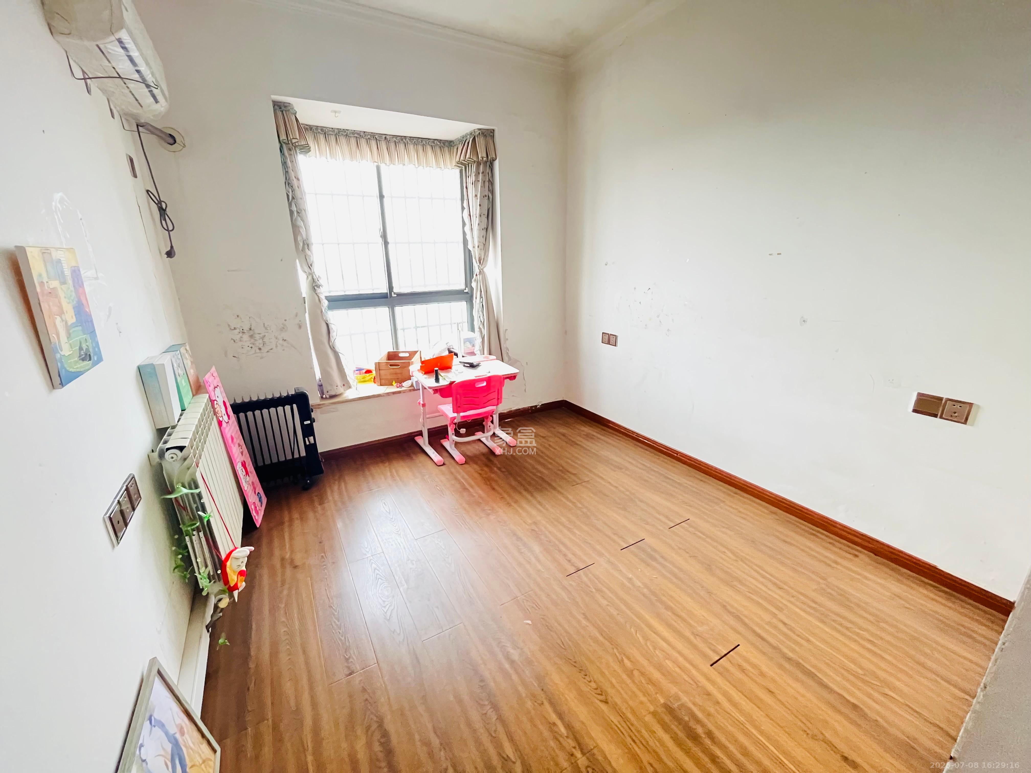 新府华城  4室2厅2卫   2500.00元/月室内图