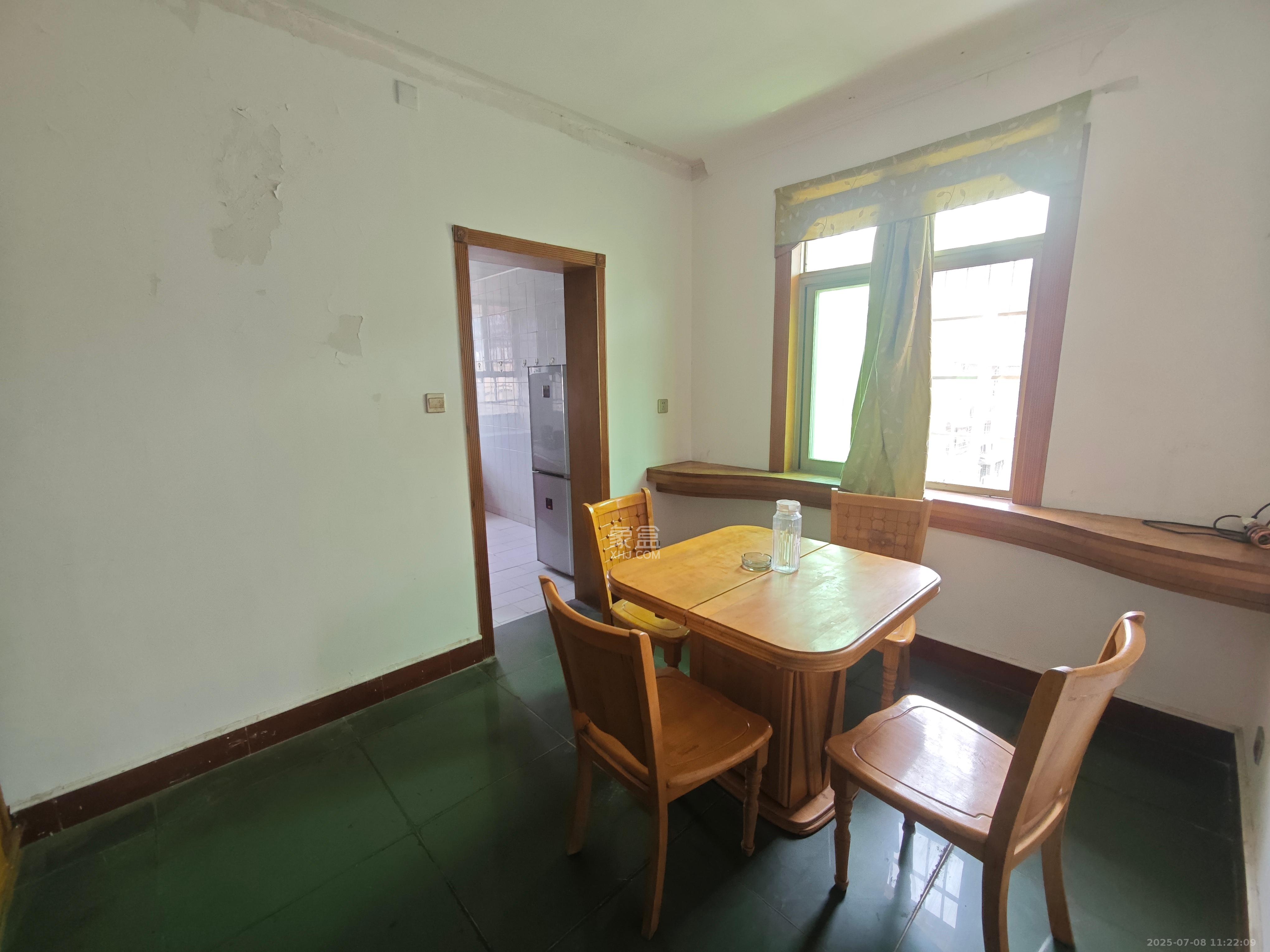 轻化公司宿舍向东南6号(产权南湖路46号)  3室2厅1卫    1200.0元/月 轻化公司宿舍向东南6号(产权南湖路46号)  3室2厅1卫    1200.0元/月室内图