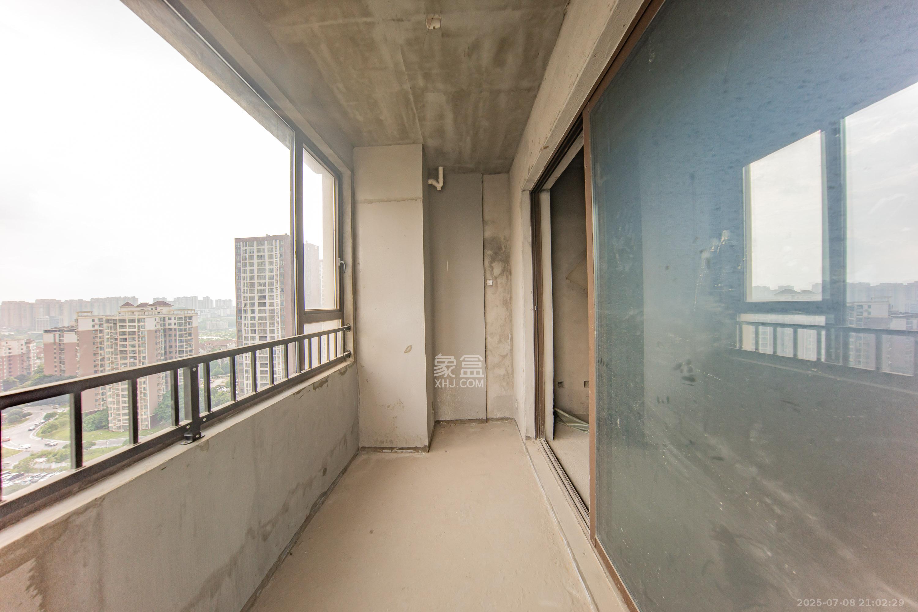 江山帝景雅典 3室2厅2卫 100.0万 江山帝景雅典 3室2厅2卫 100.0万阳台