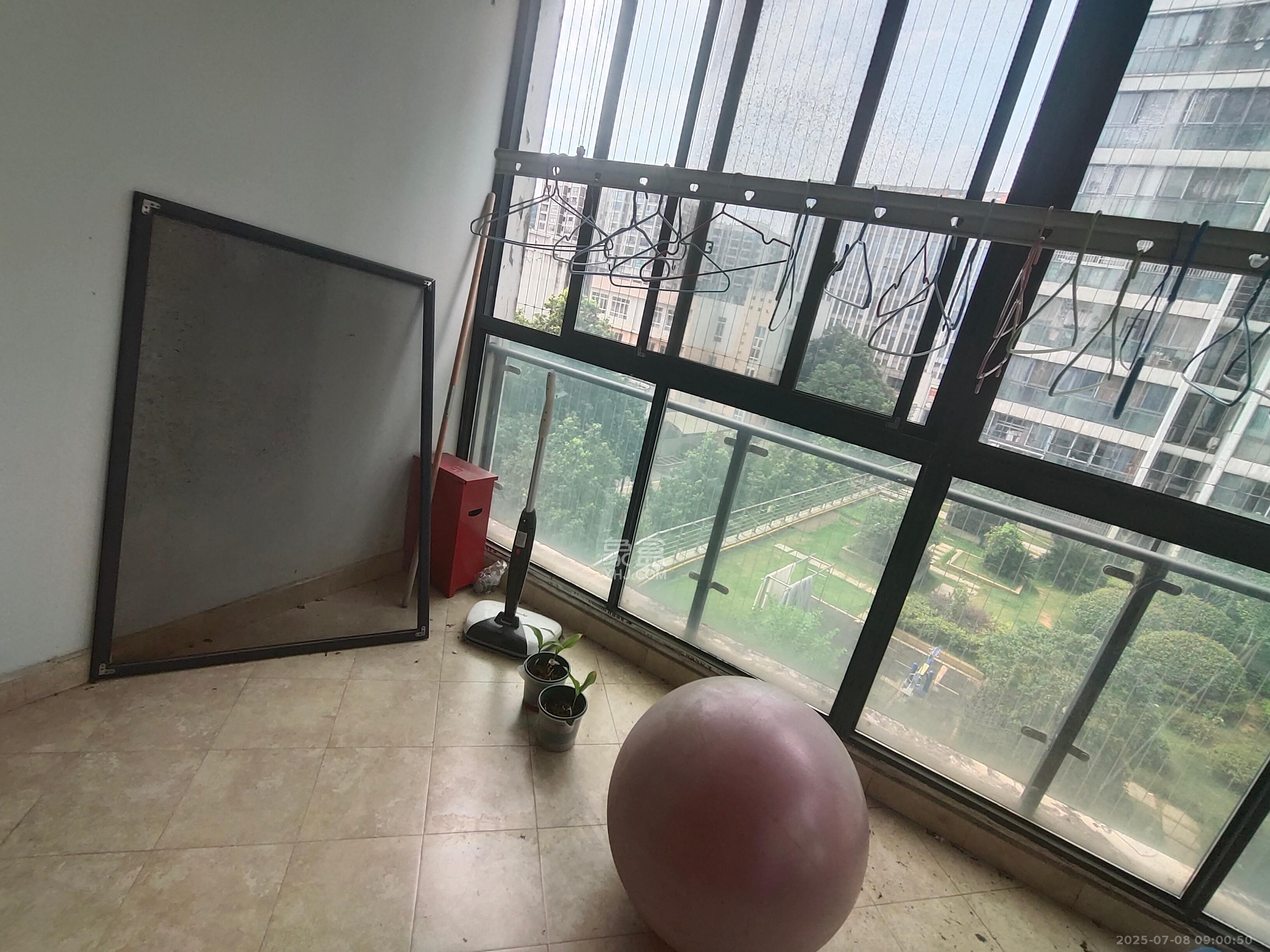 阳光100三期  4室2厅2卫   3800.00元/月室内图