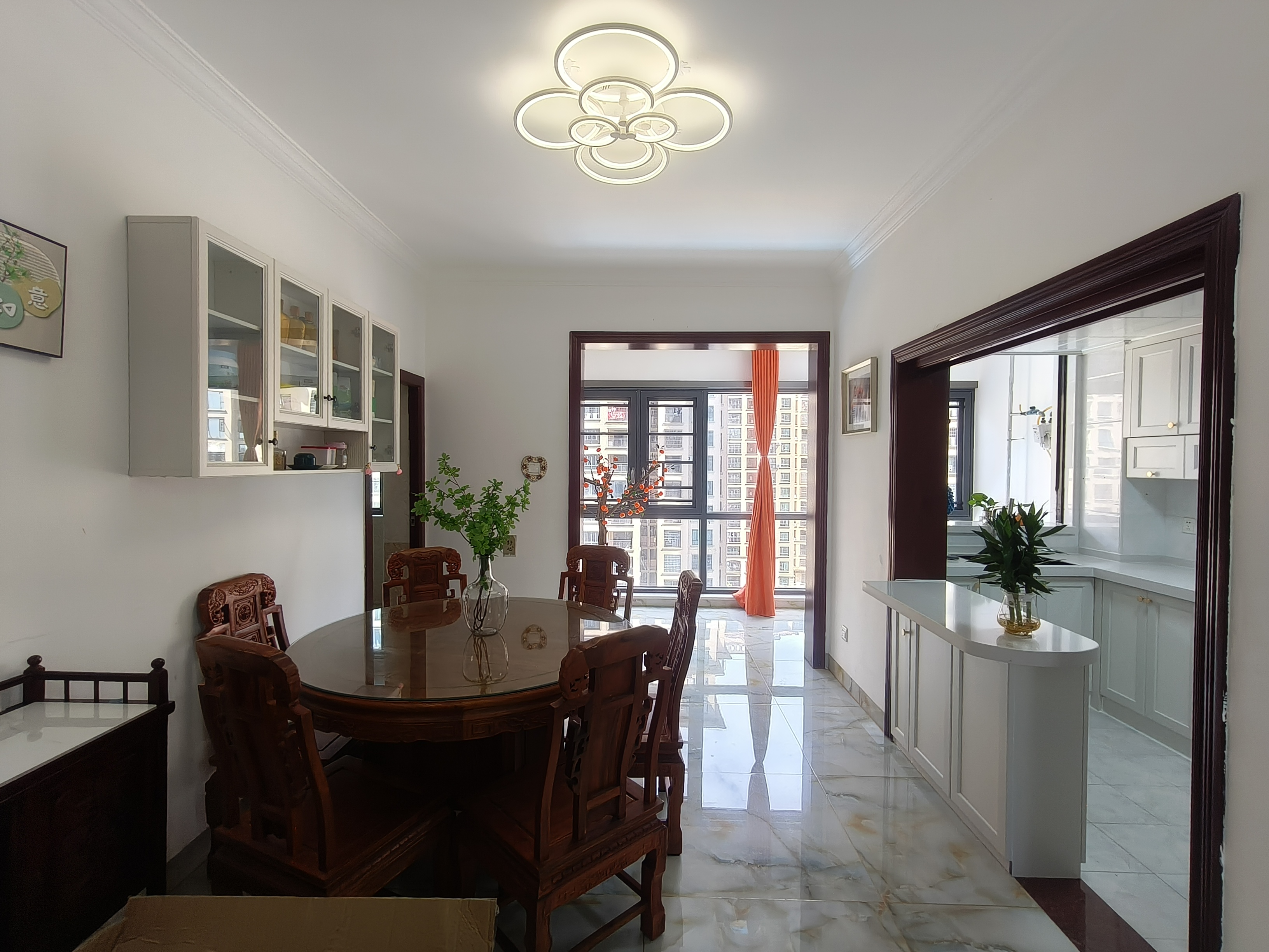 江畔人家  3室2厅1卫    329.0万 江畔人家  3室2厅1卫    329.0万客厅