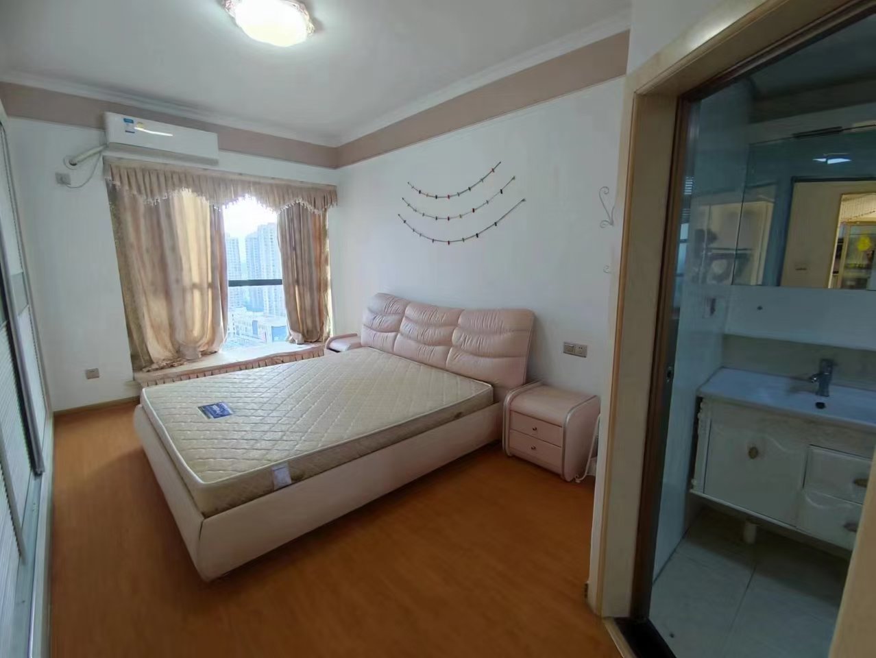 中泰峰境  1室0厅0卫   2200.00元/月室内图