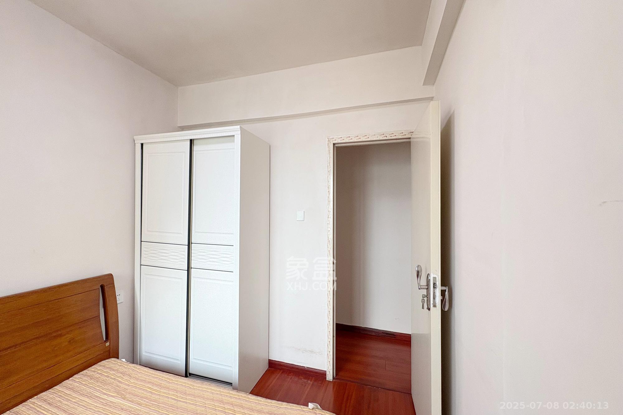 尚清雅苑 3室2厅2卫 158.0万 尚清雅苑 3室2厅2卫 158.0万卧室