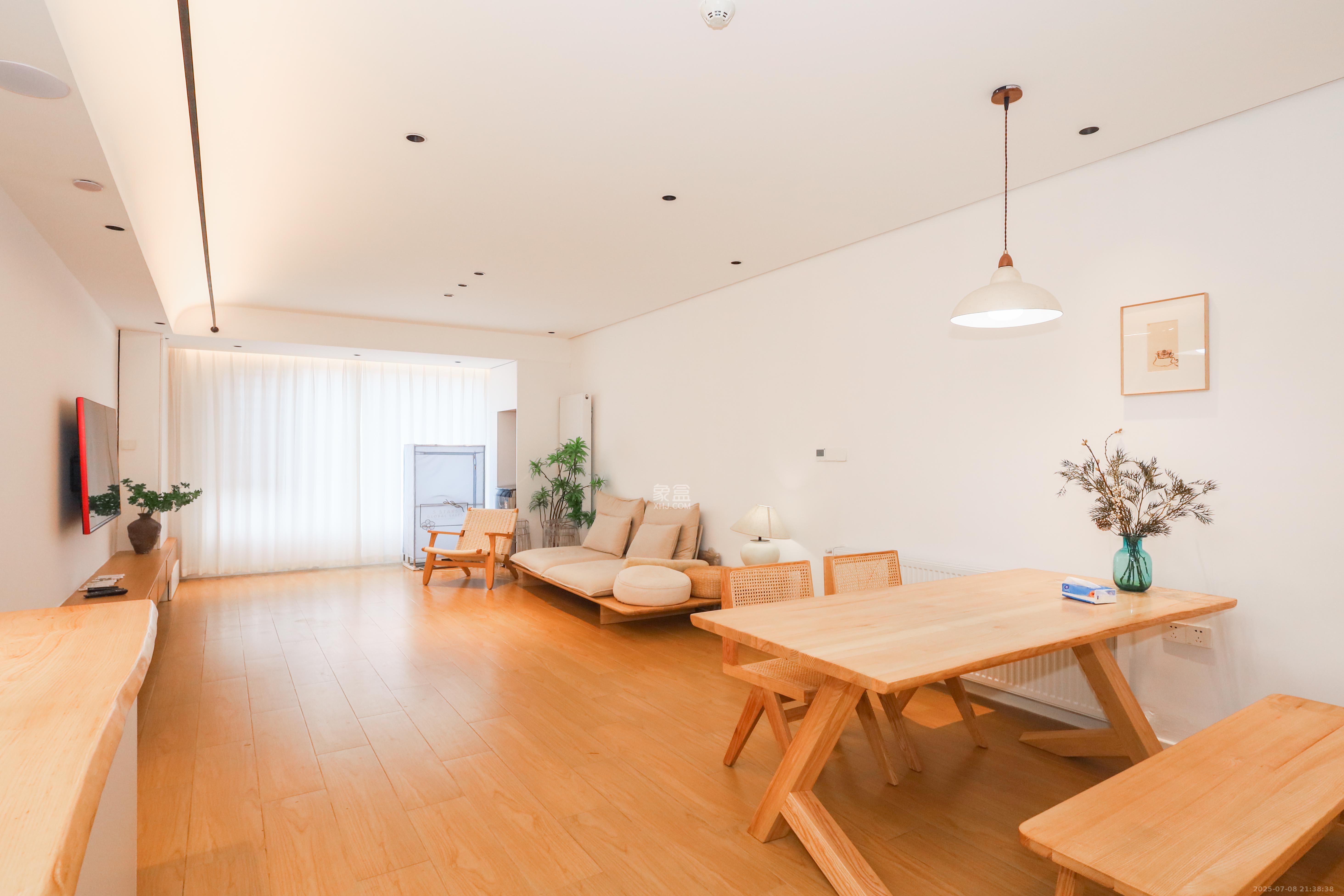 建发央著  4室2厅2卫    235.0万客厅