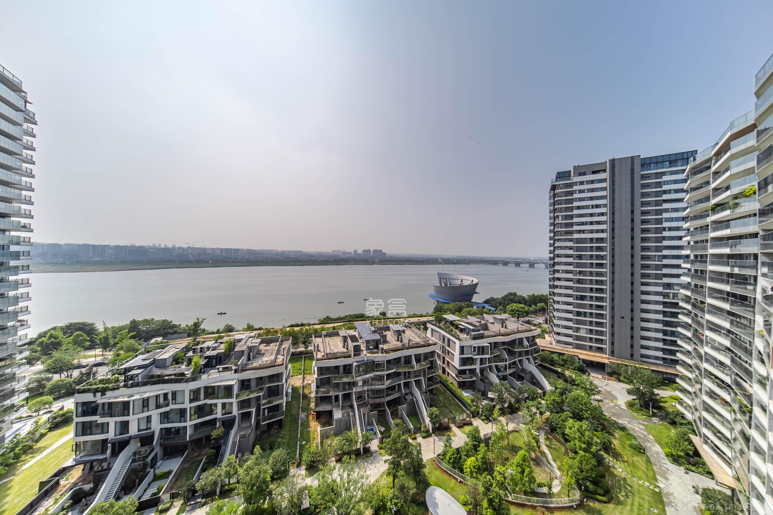 珠江颐德公馆  4室2厅3卫    388.0万 珠江颐德公馆  4室2厅3卫    388.0万其他