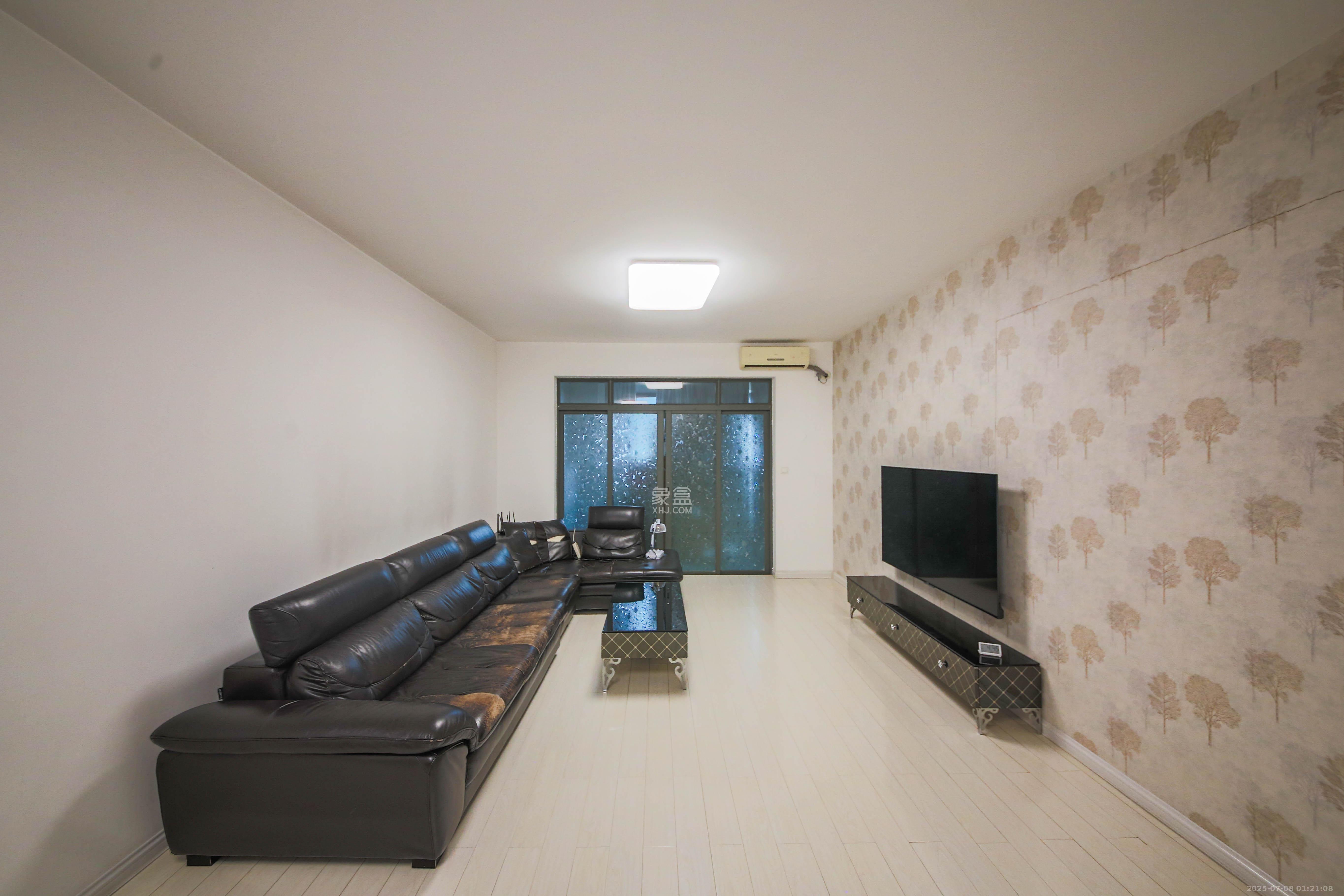 BOBO天下城(CTA财富中心)  1室2厅1卫    105.0万 BOBO天下城(CTA财富中心)  1室2厅1卫    105.0万客厅