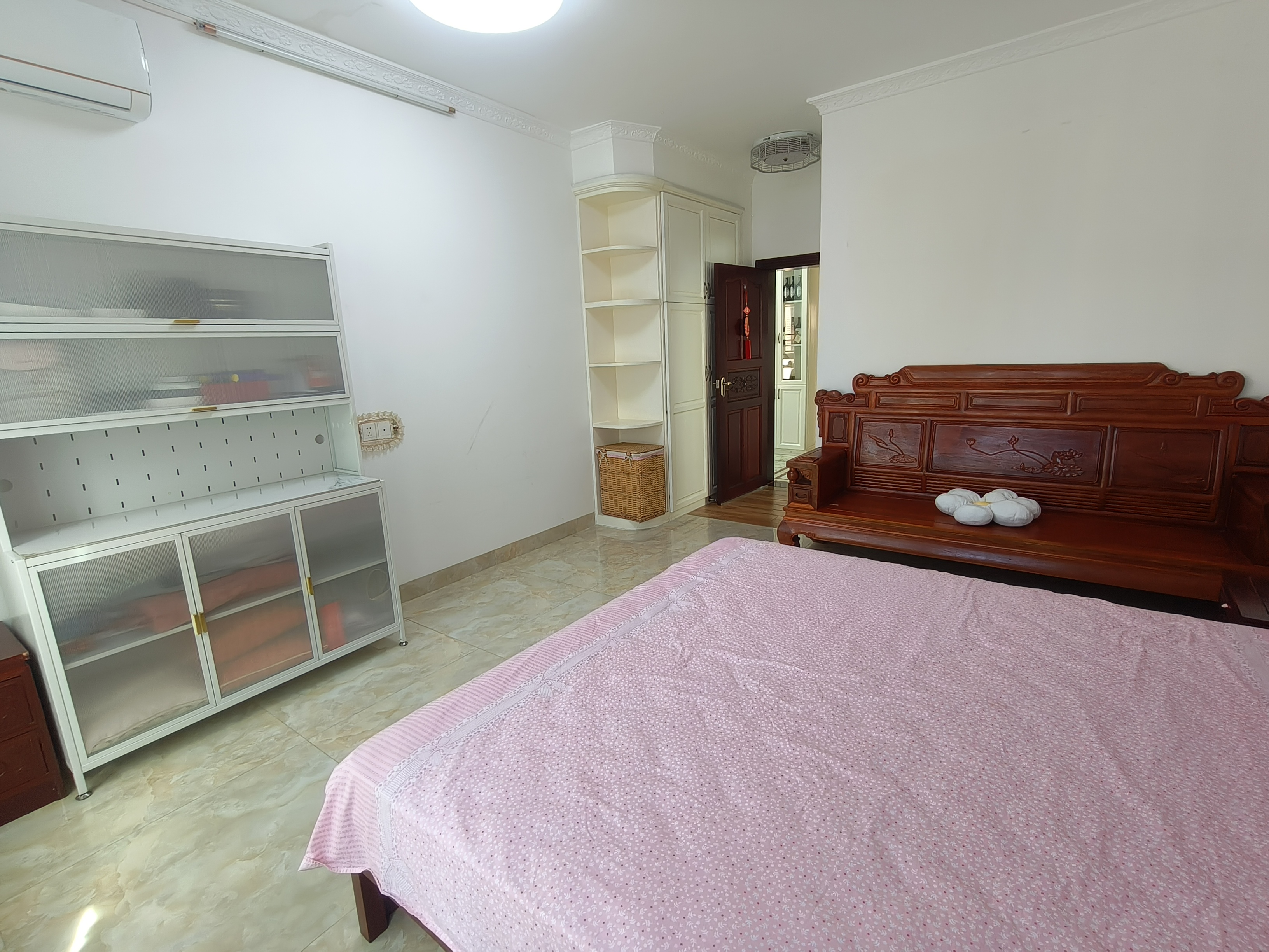 江畔人家  3室2厅1卫    329.0万 江畔人家  3室2厅1卫    329.0万客厅