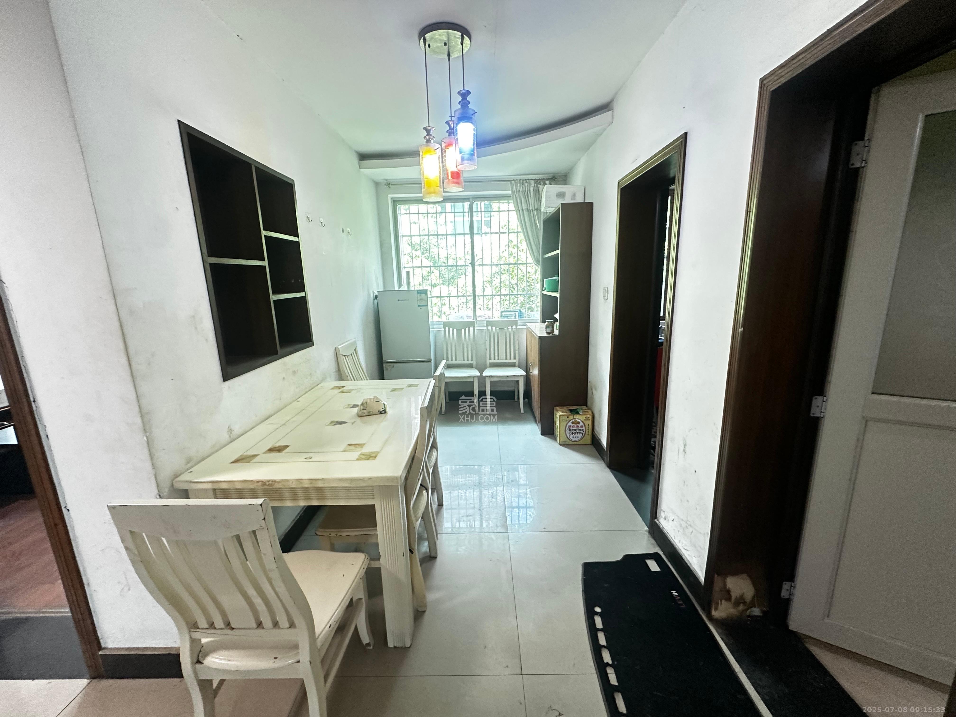 中南汽车世界  3室2厅1卫    1300.0元/月室内图