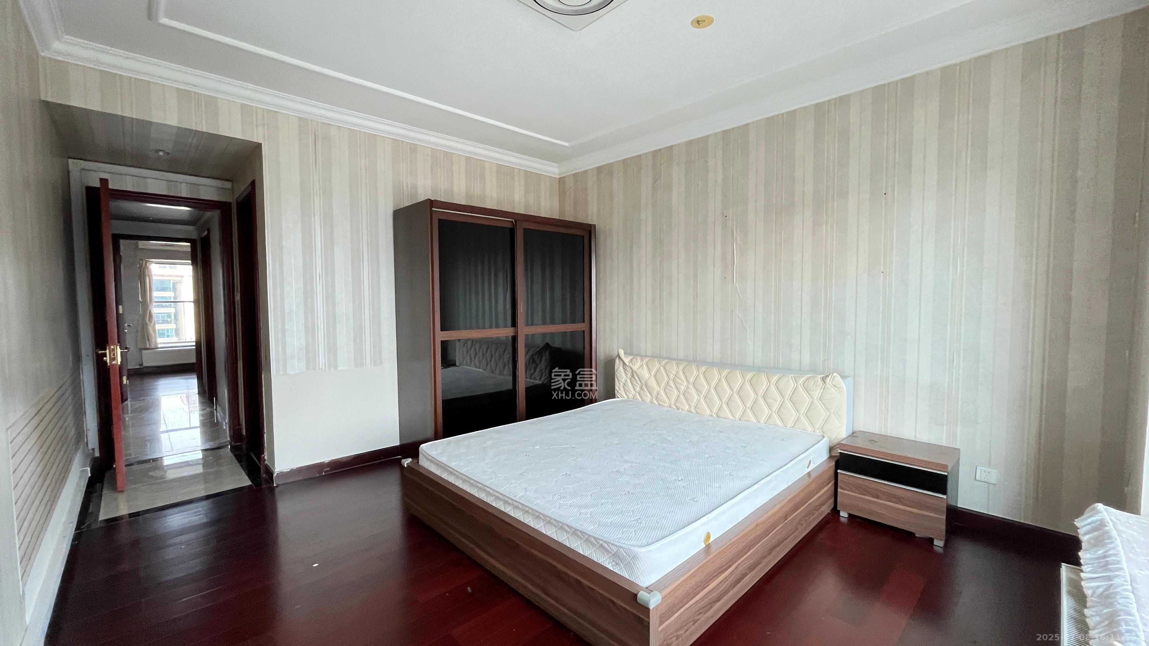 恒大雅苑 3室2厅2卫 2600.0元/月 恒大雅苑 3室2厅2卫 2600.0元/月室内图