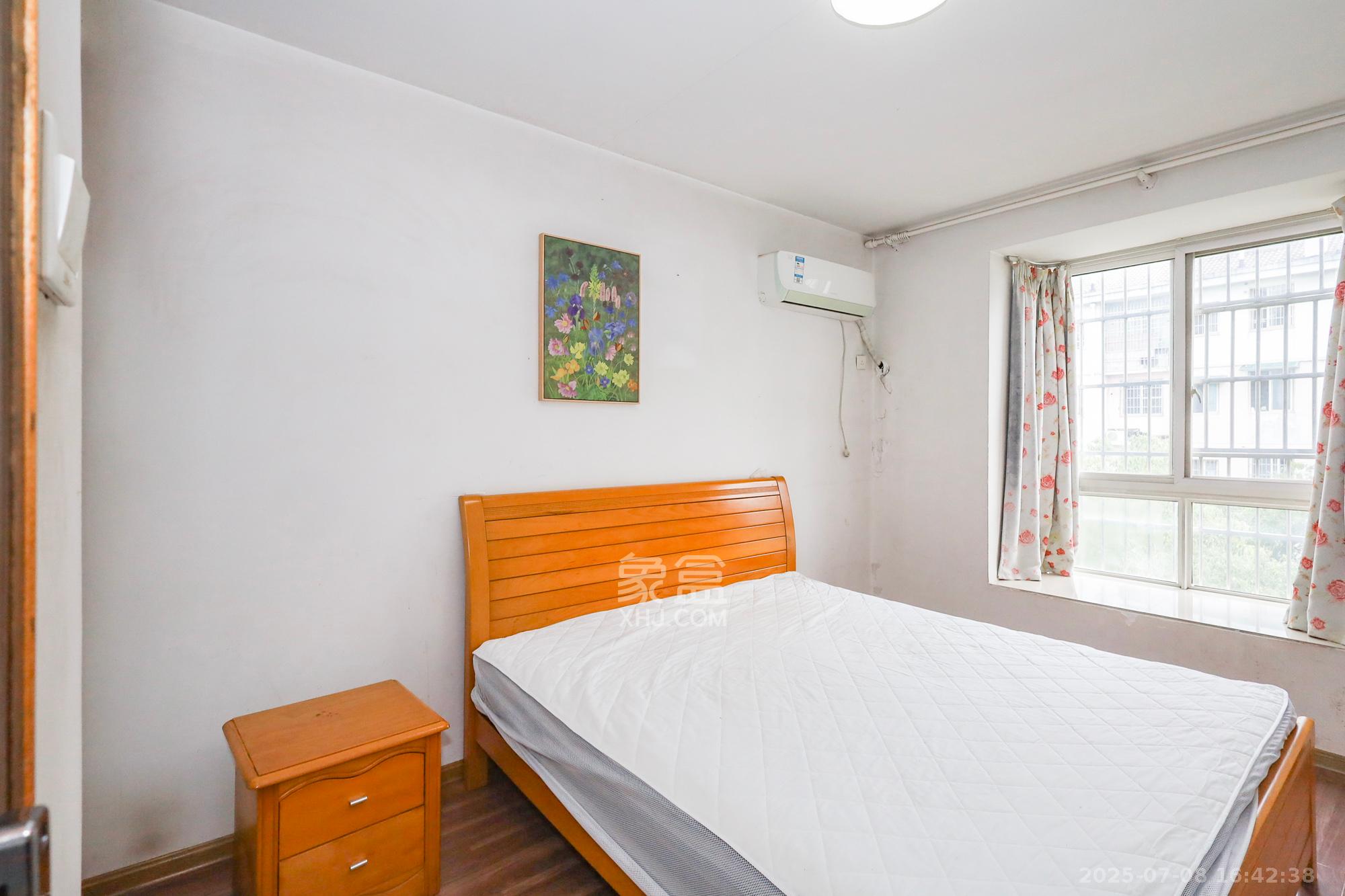 德润园  2室2厅1卫    45.0万 德润园  2室2厅1卫    45.0万卧室