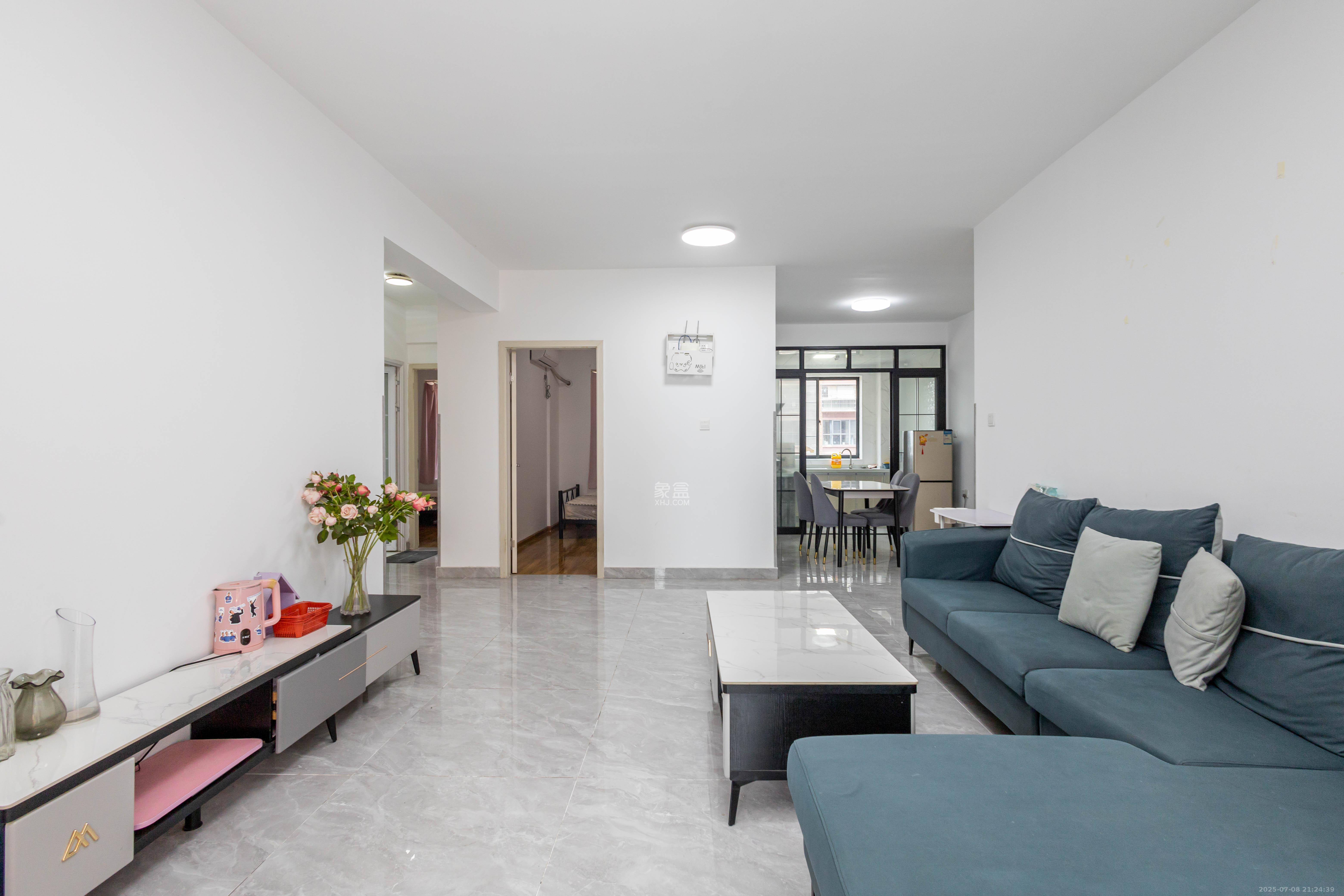 东业上城嘉苑(晟悦国际) 4室2厅2卫 84.0万 东业上城嘉苑(晟悦国际) 4室2厅2卫 84.0万客厅