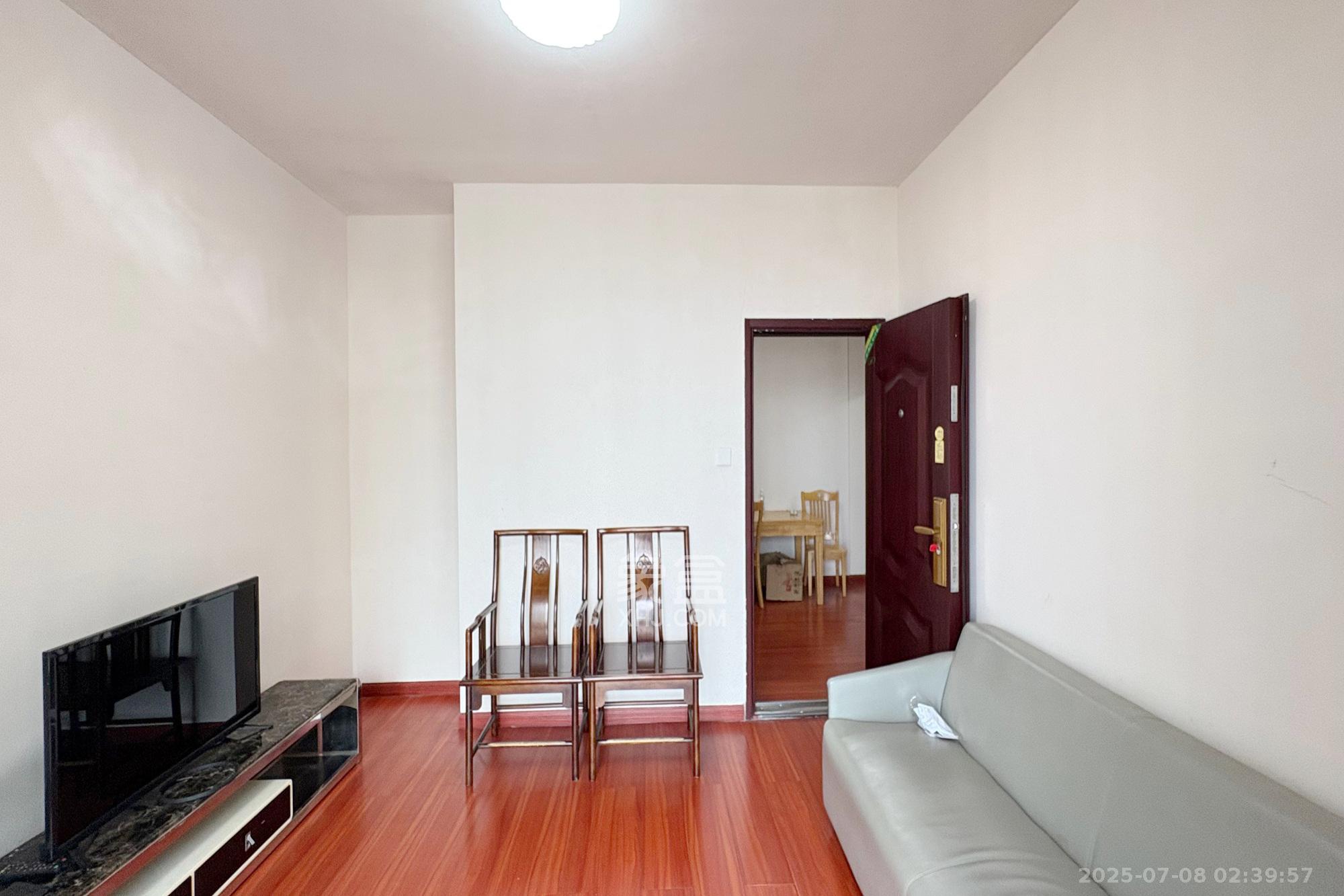 尚清雅苑 3室2厅2卫 158.0万 尚清雅苑 3室2厅2卫 158.0万客厅