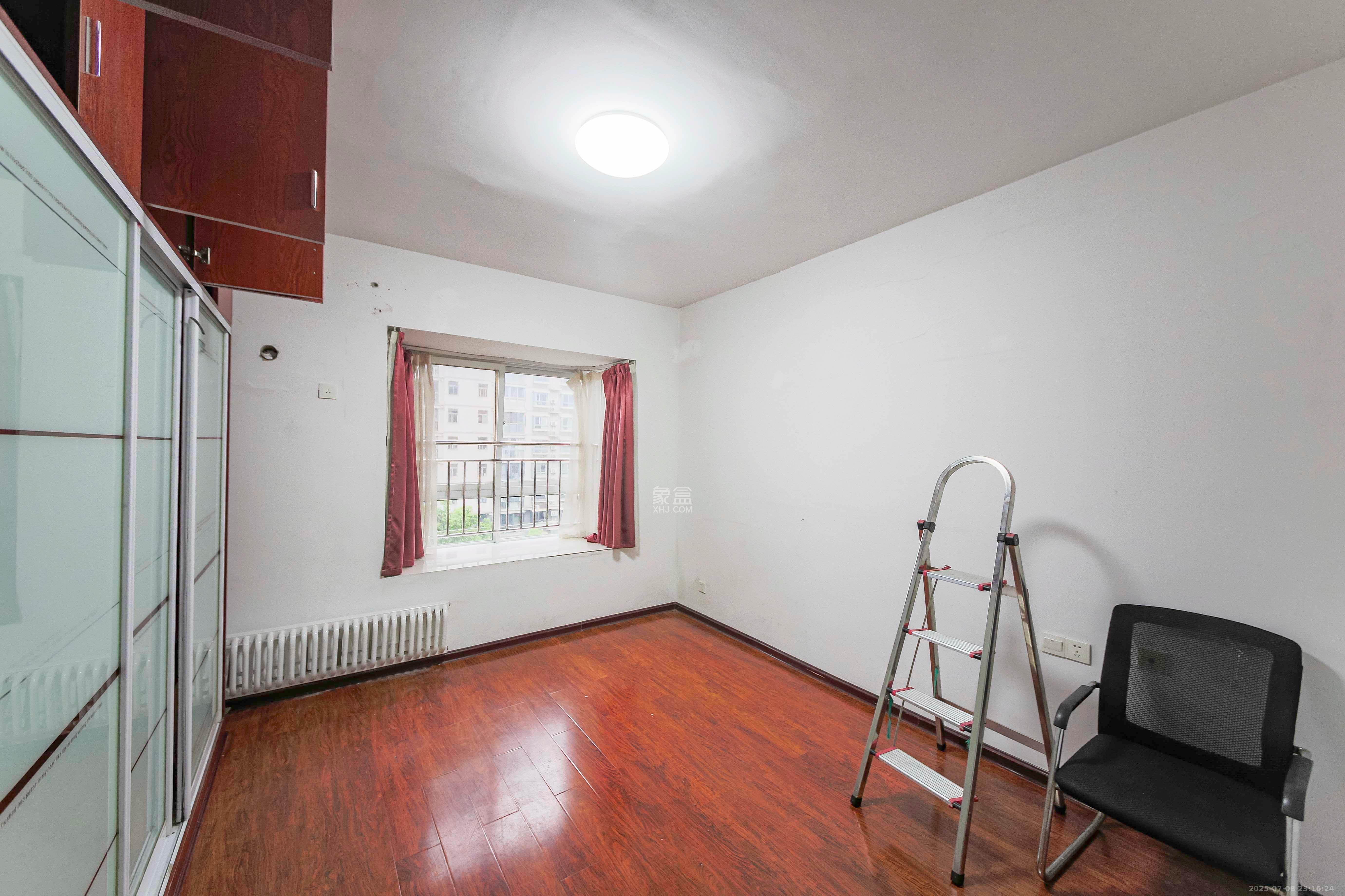 金葳佳园  4室2厅2卫    210.0万 金葳佳园  4室2厅2卫    210.0万卧室