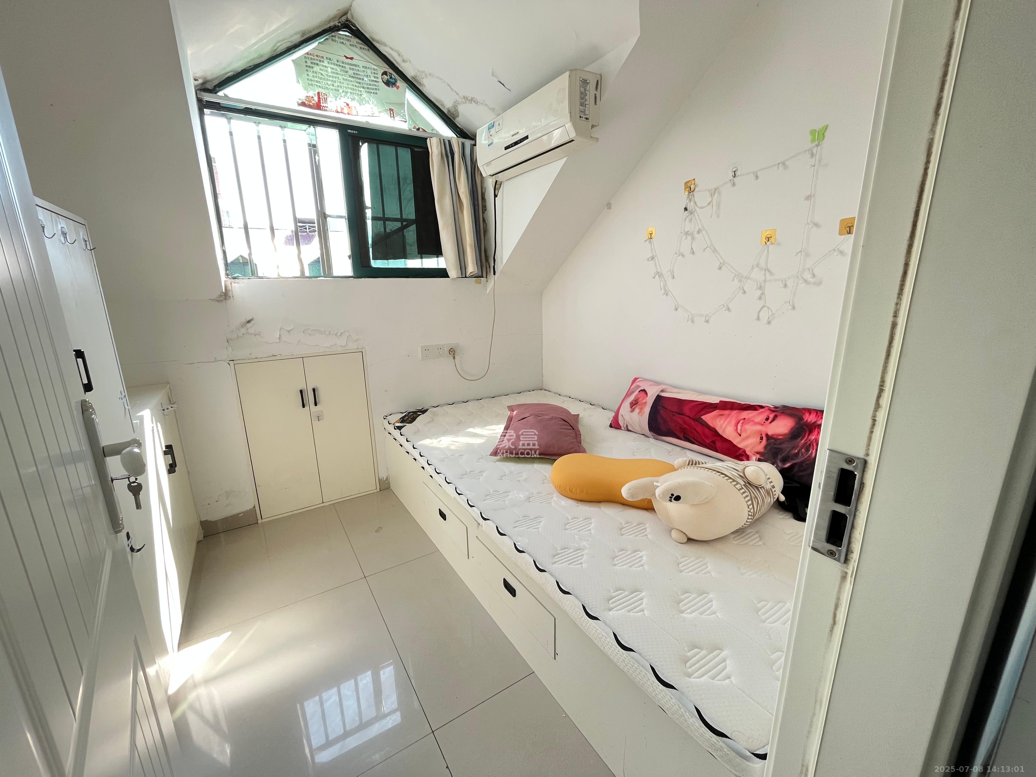 金苑商住楼  4室2厅2卫   2800.00元/月室内图
