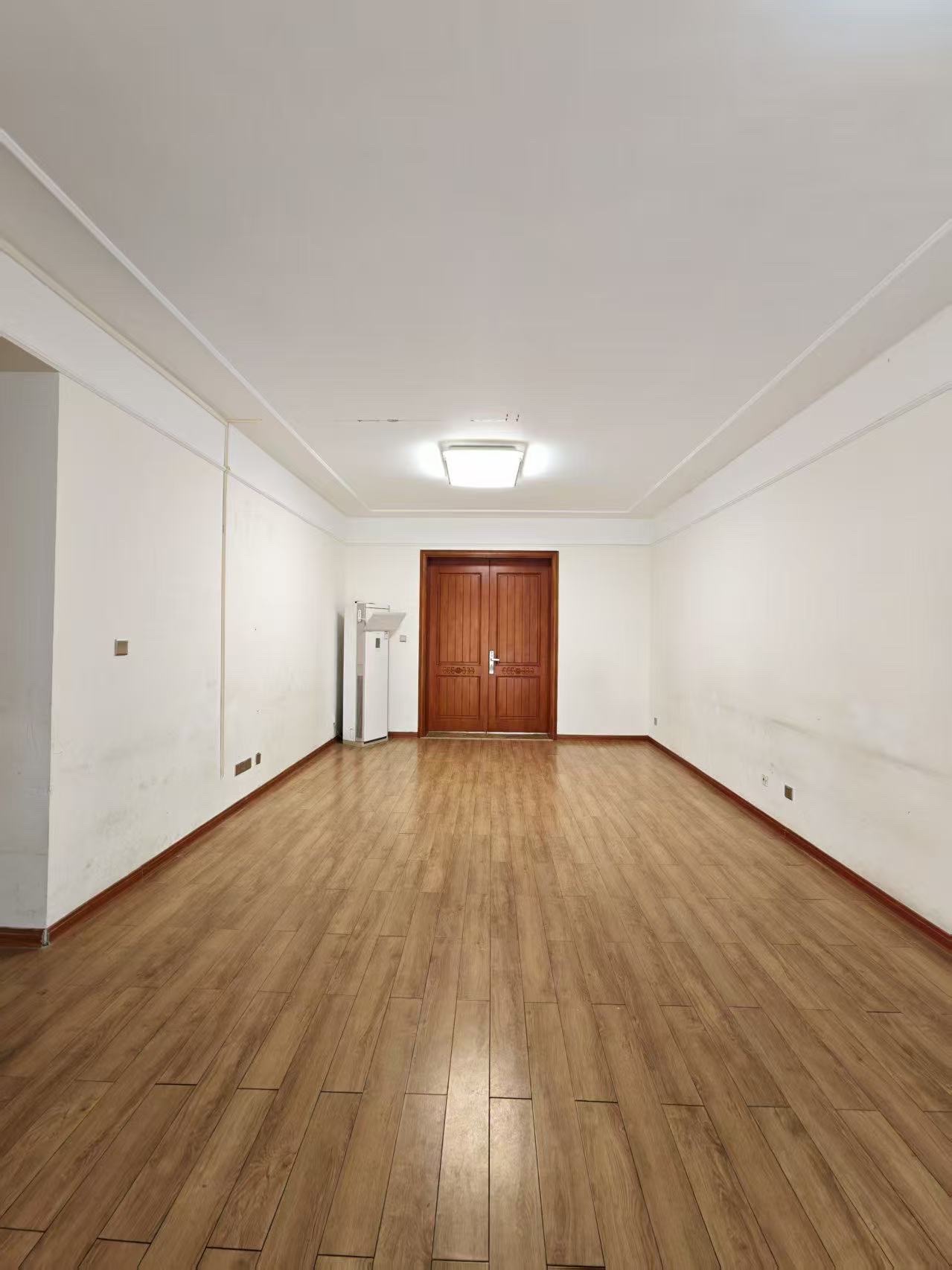 国兴城(C区) 4室2厅2卫 380.0万 国兴城(C区) 4室2厅2卫 380.0万客厅