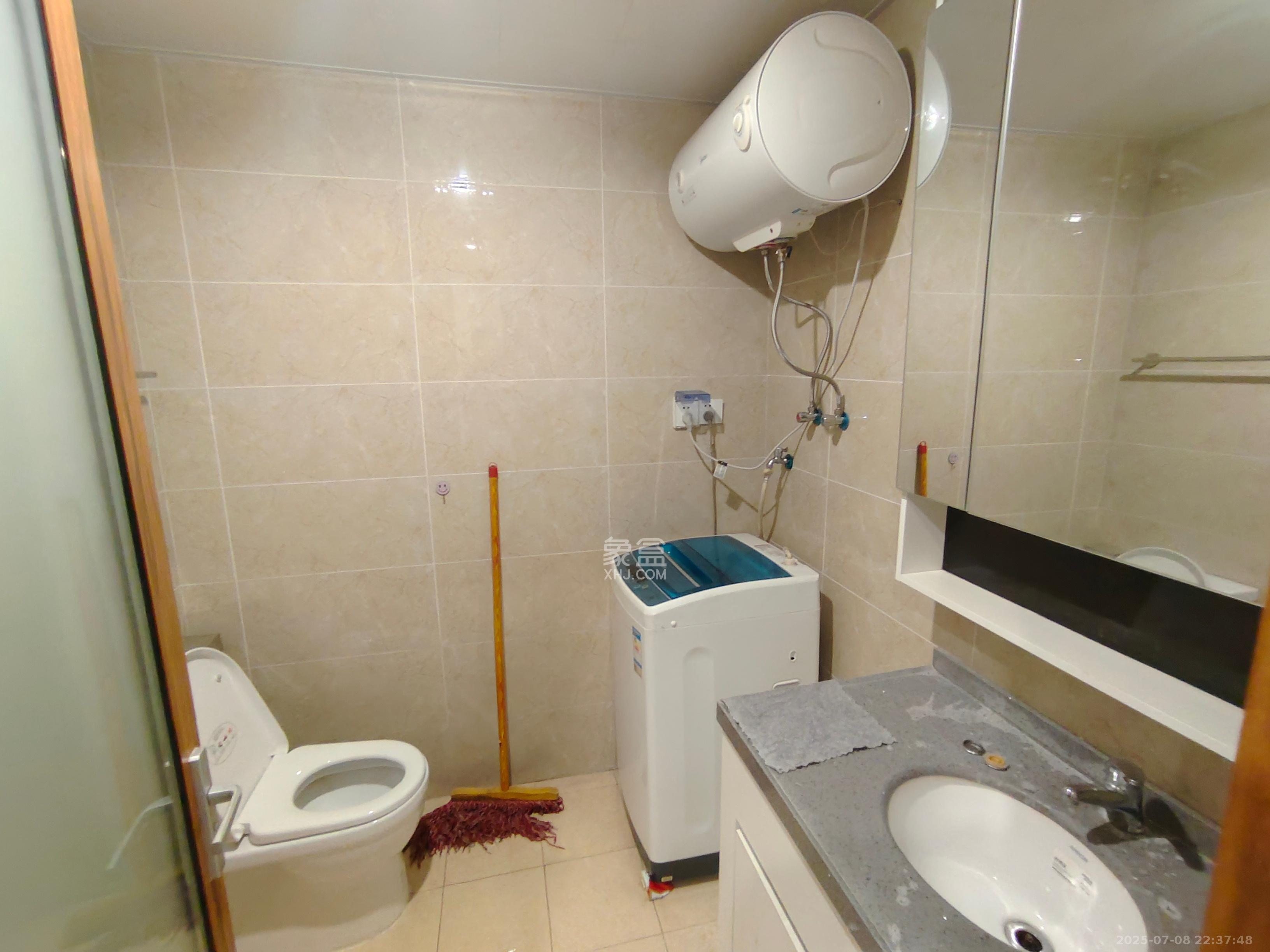 荣泰广场 1室1厅1卫 1400.0元/月 荣泰广场 1室1厅1卫 1400.0元/月室内图