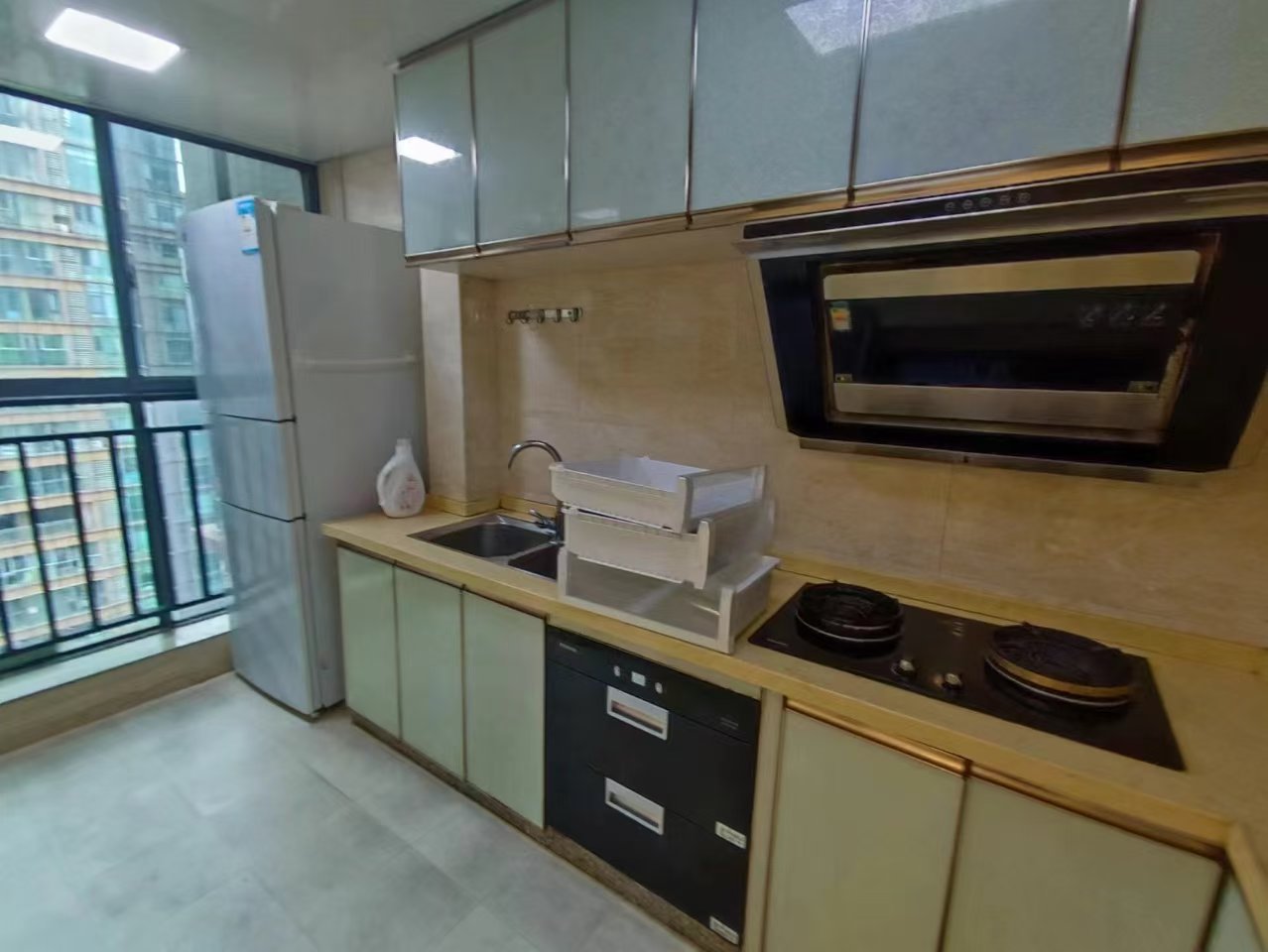 中泰峰境  1室0厅0卫   2200.00元/月室内图