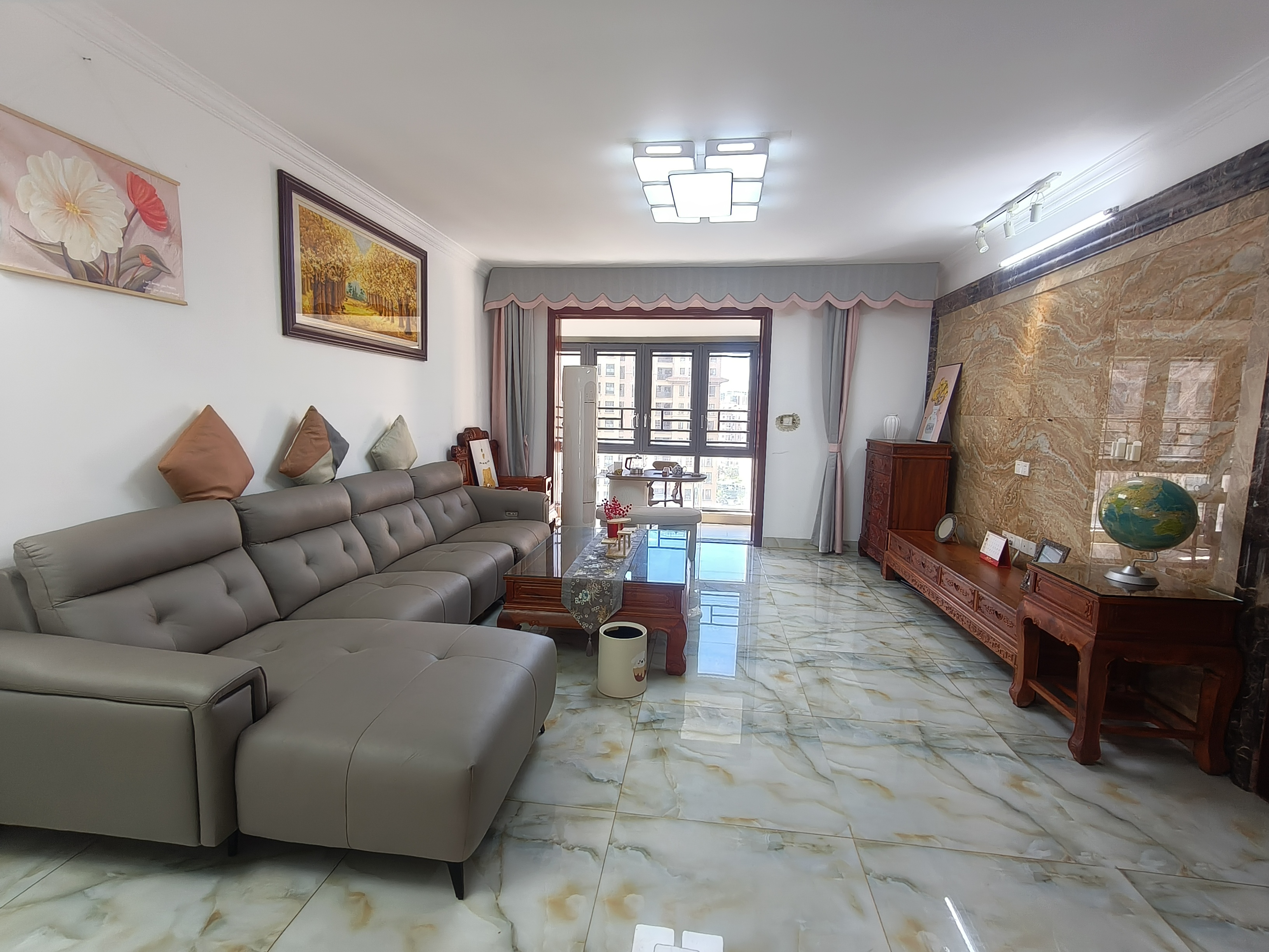 江畔人家  3室2厅1卫    329.0万 江畔人家  3室2厅1卫    329.0万客厅