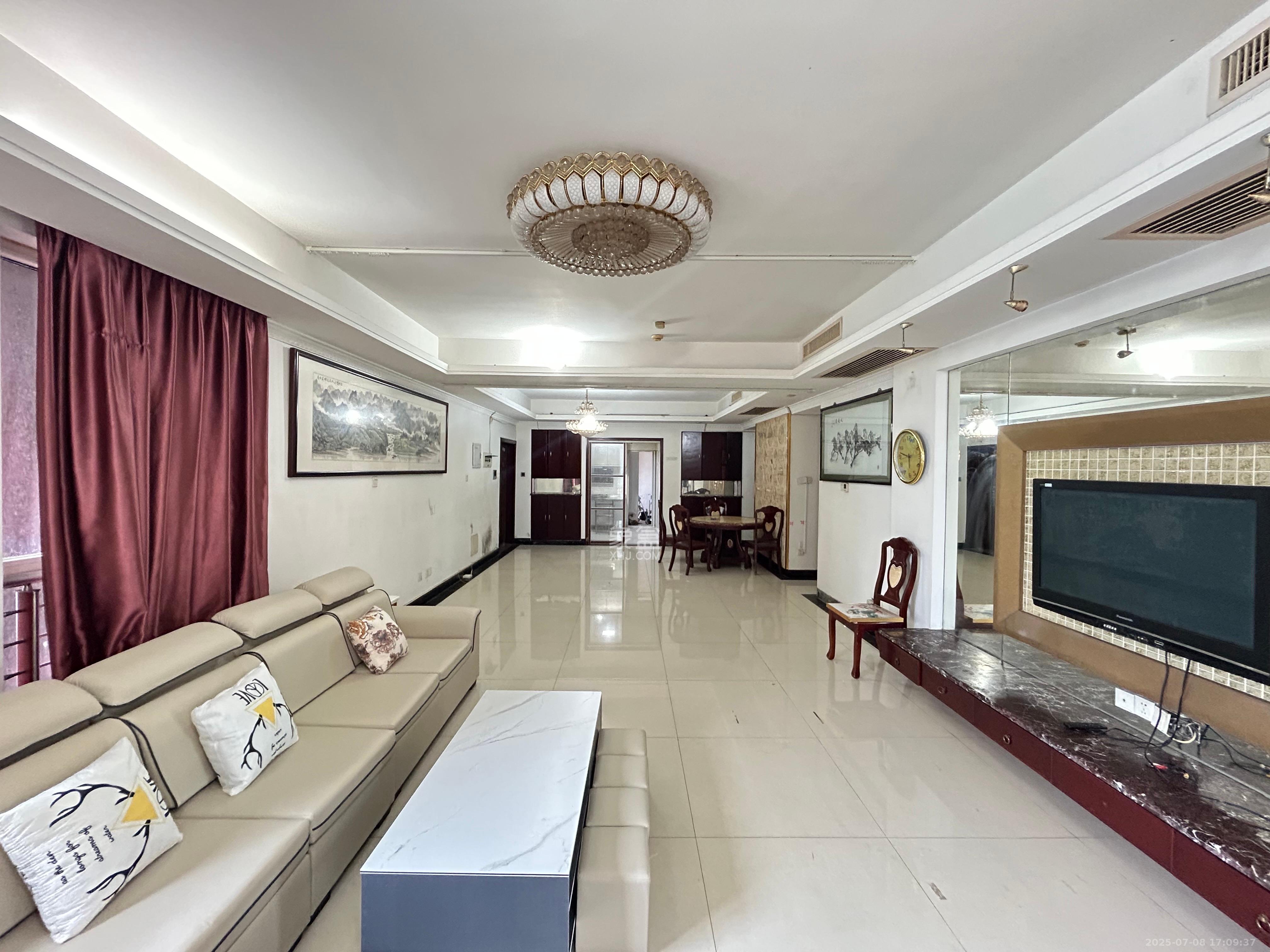 金色屋顶 3室2厅2卫 3200.0元/月 金色屋顶 3室2厅2卫 3200.0元/月室内图