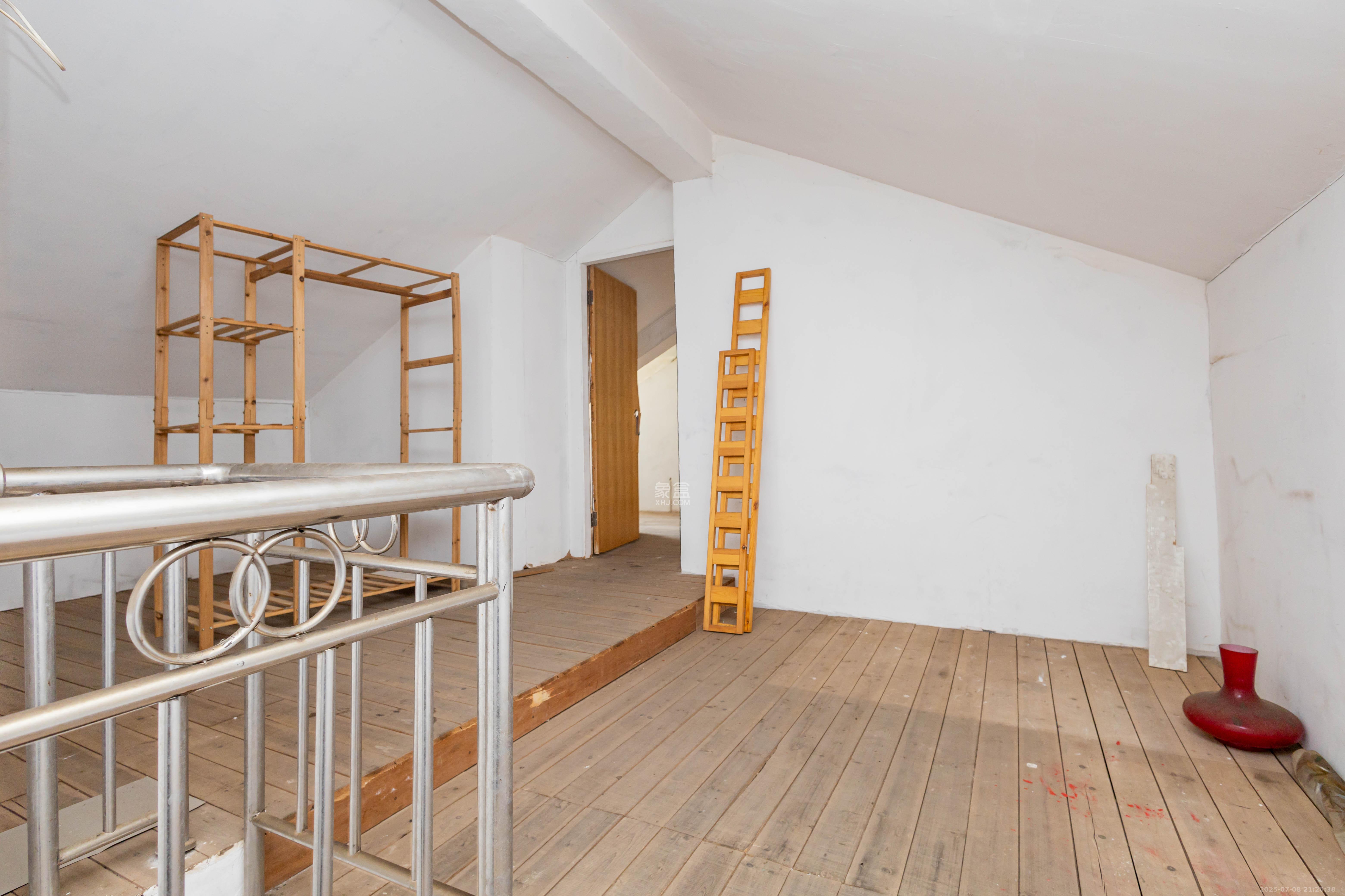 圣力华苑 5室0厅0卫 65.0万 圣力华苑 5室0厅0卫 65.0万卧室