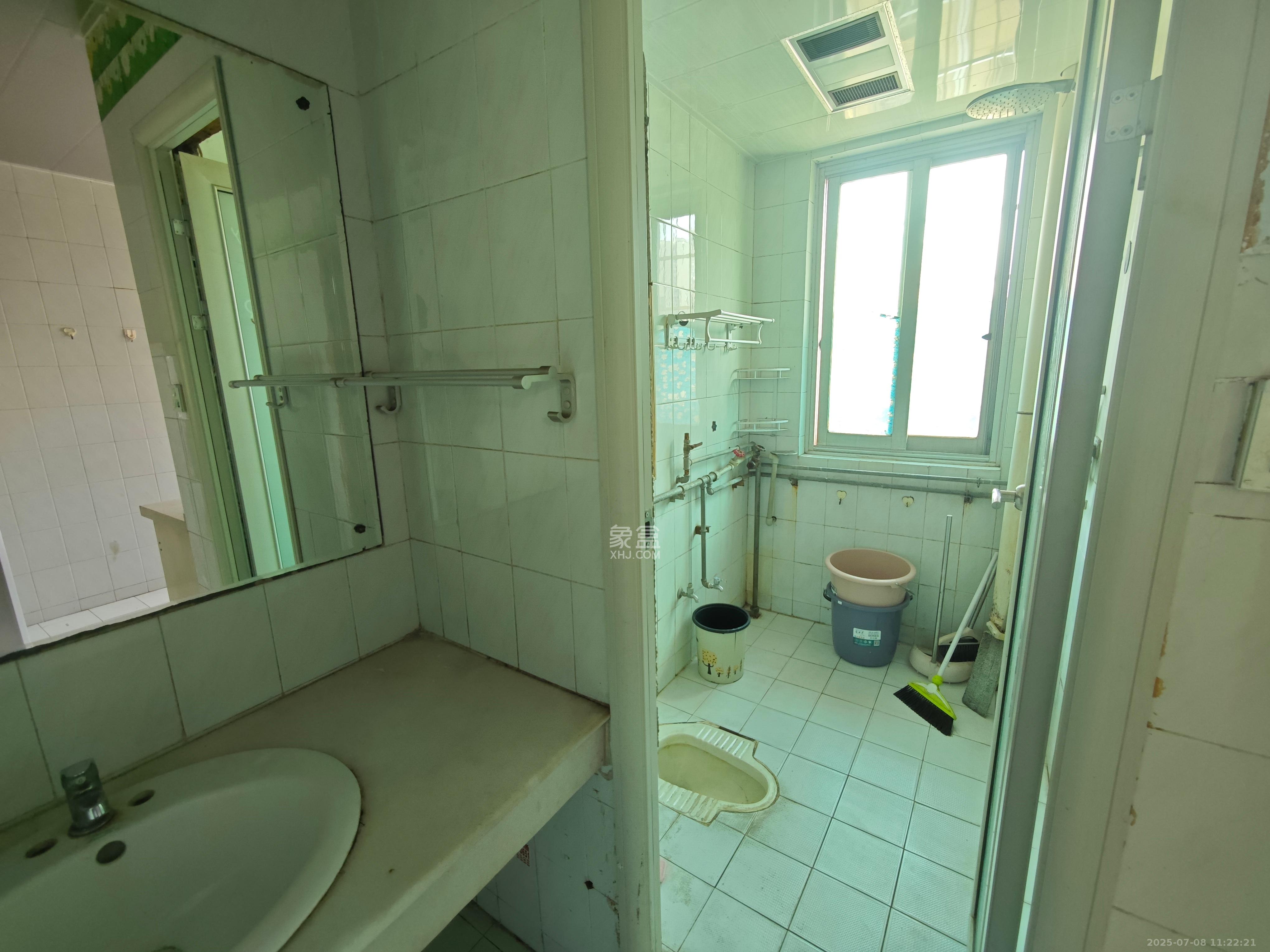 轻化公司宿舍向东南6号(产权南湖路46号)  3室2厅1卫    1200.0元/月 轻化公司宿舍向东南6号(产权南湖路46号)  3室2厅1卫    1200.0元/月室内图