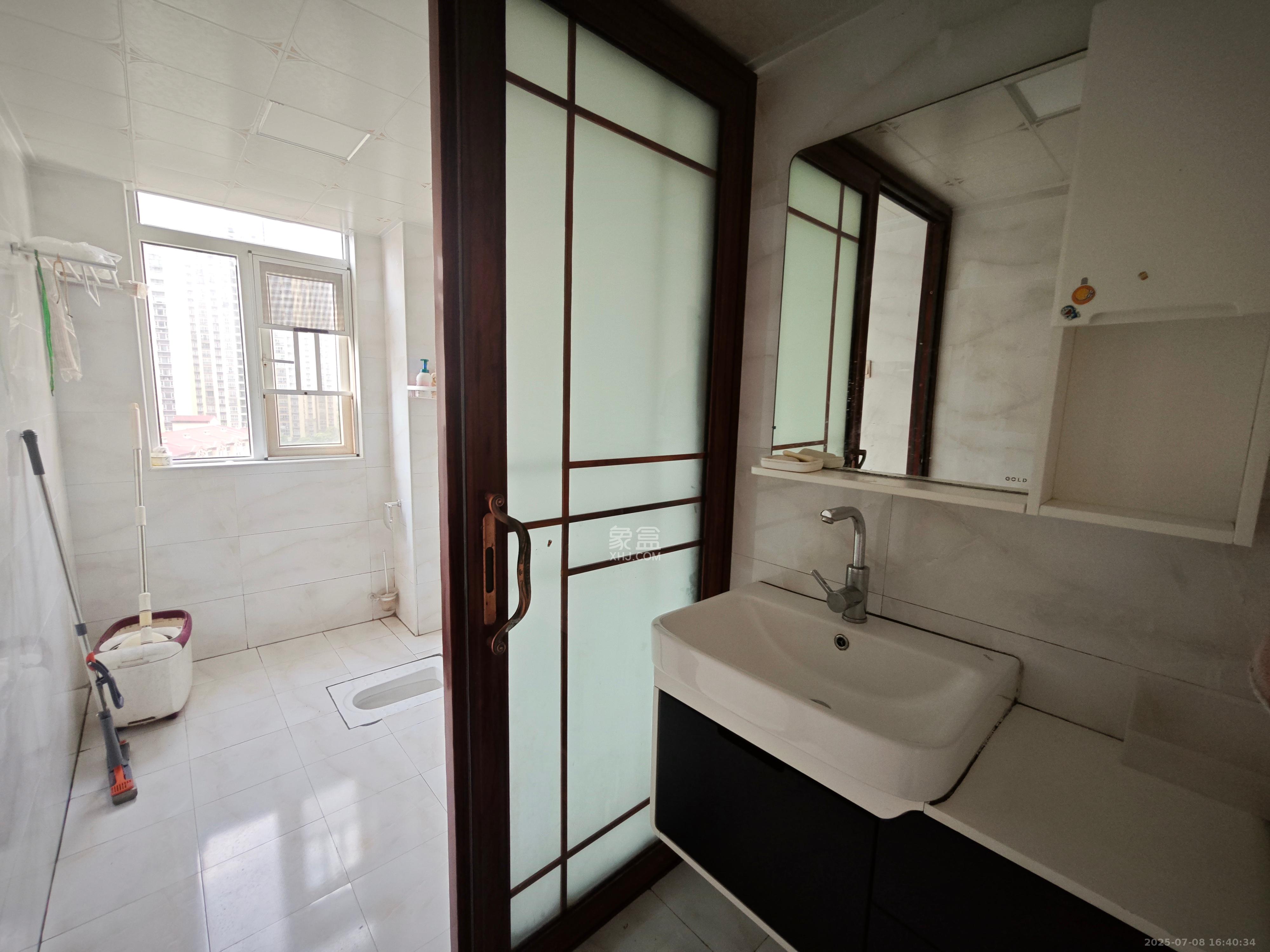 万国城(当代满庭春MOMA)一期 1室2厅2卫 2000.0元/月 万国城(当代满庭春MOMA)一期 1室2厅2卫 2000.0元/月室内图