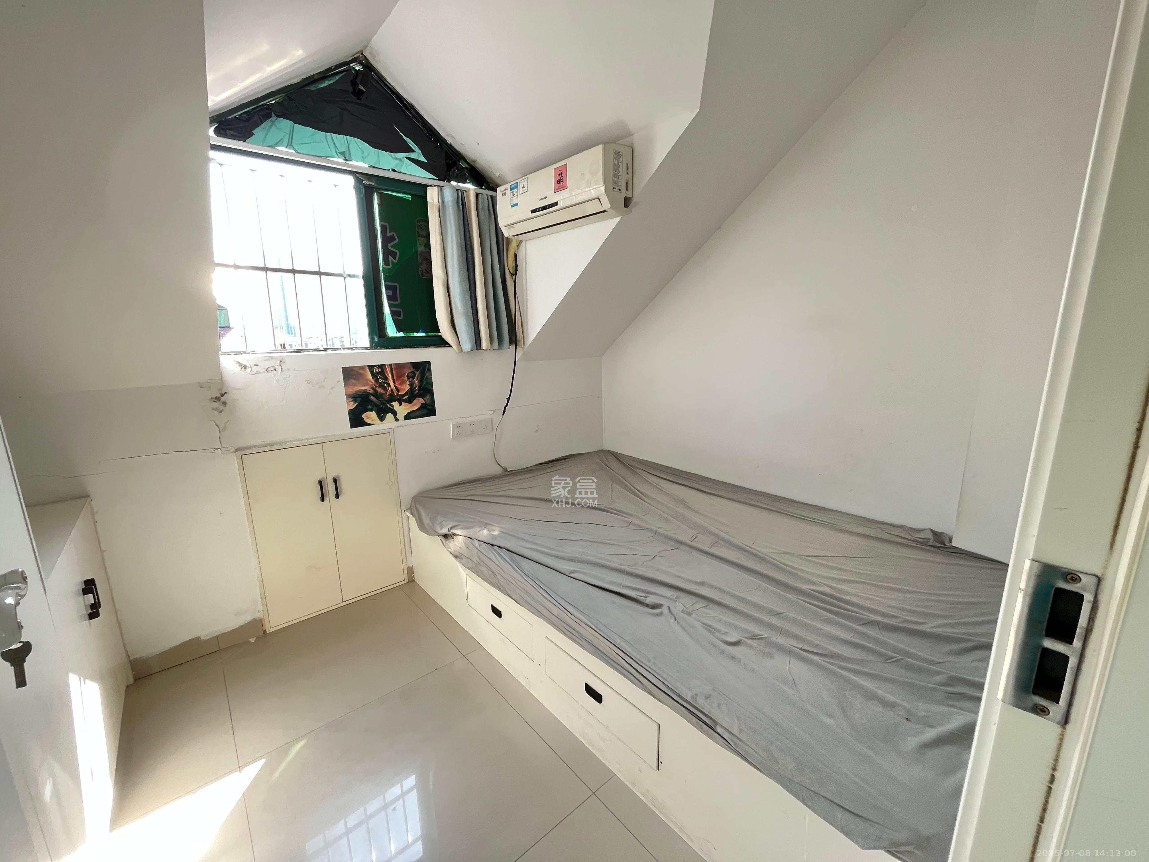 金苑商住楼  4室2厅2卫   2800.00元/月室内图