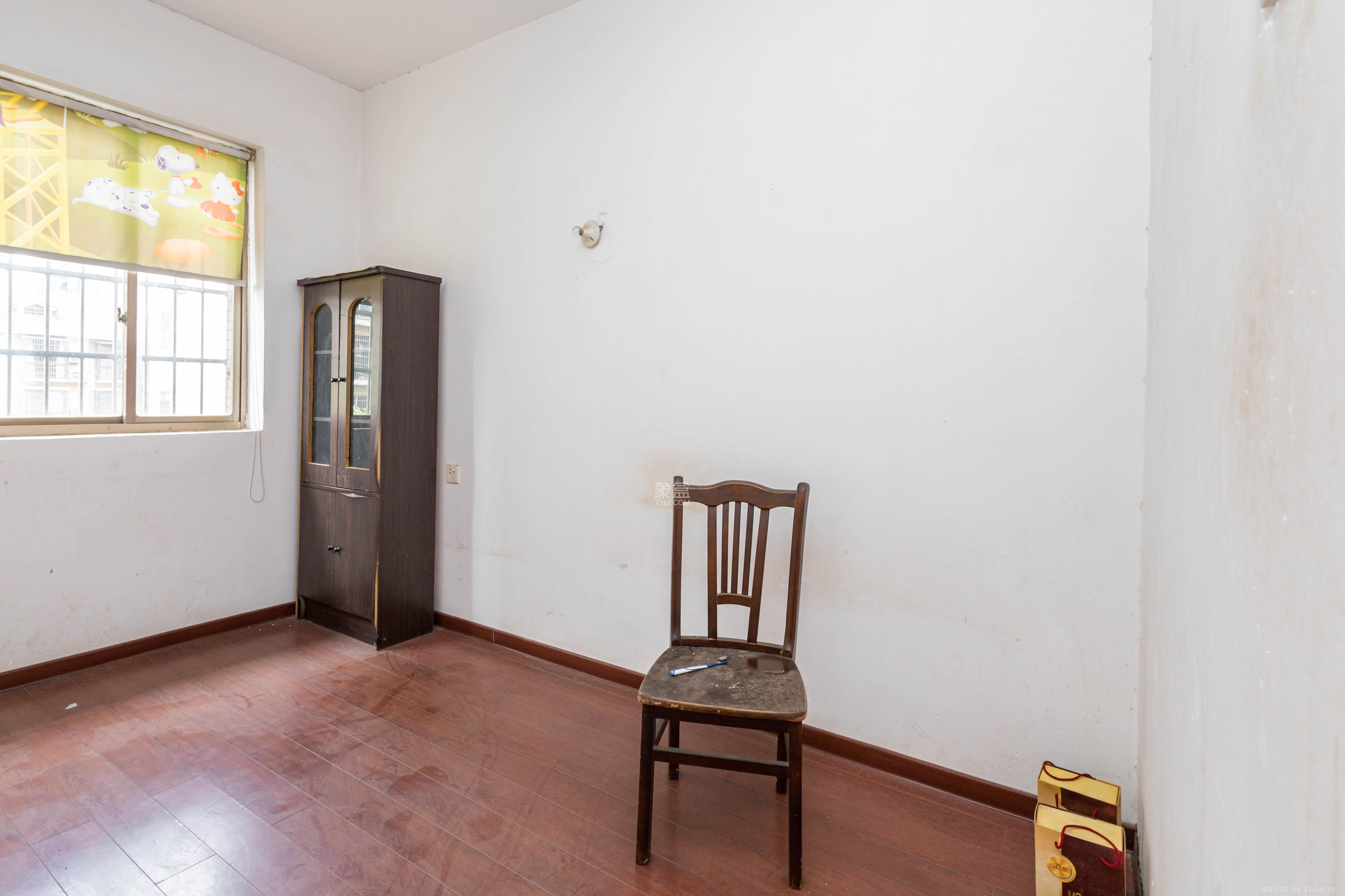 圣力华苑 5室0厅0卫 65.0万 圣力华苑 5室0厅0卫 65.0万卧室