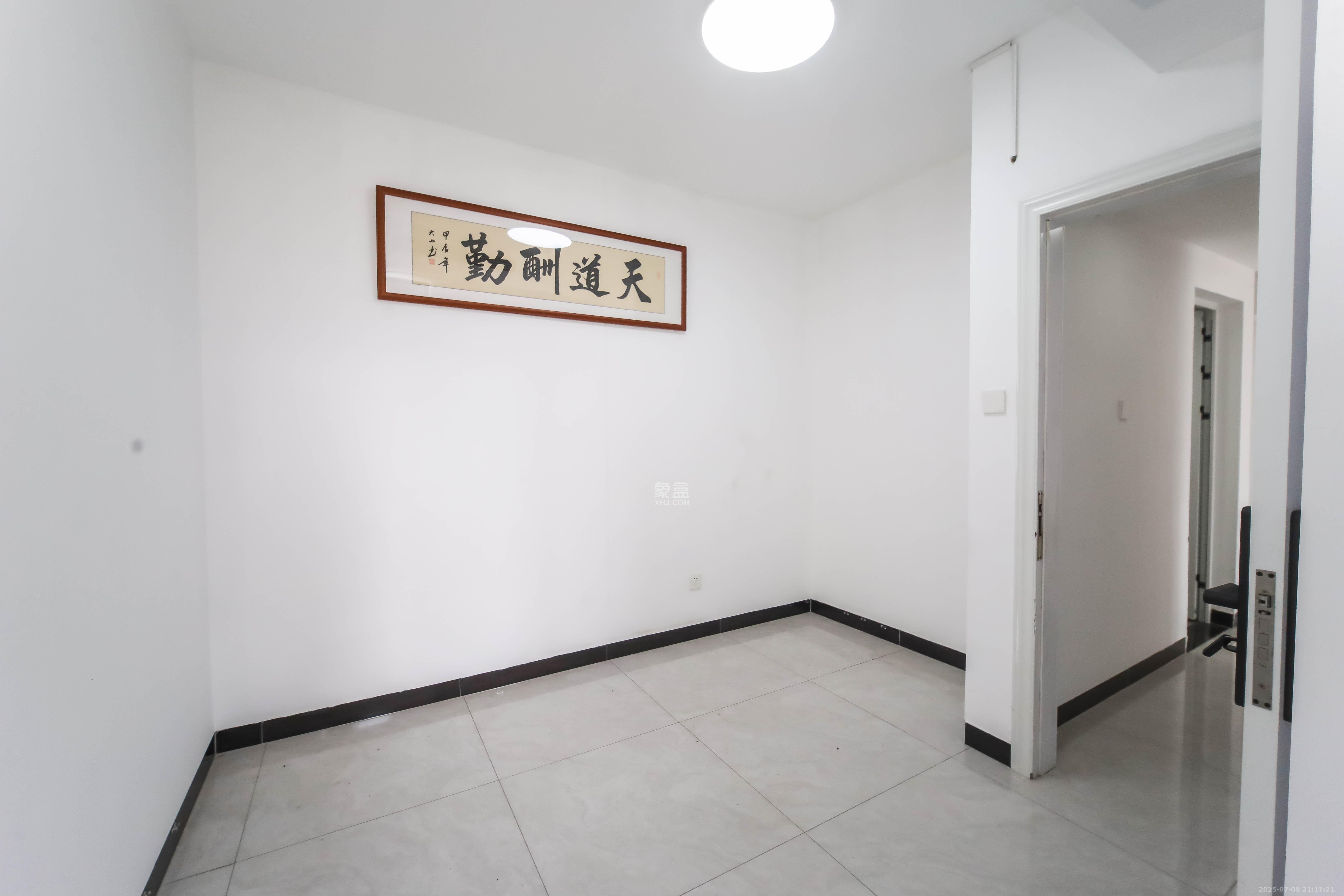 华晨国际公馆  1室0厅0卫   94.00万卧室