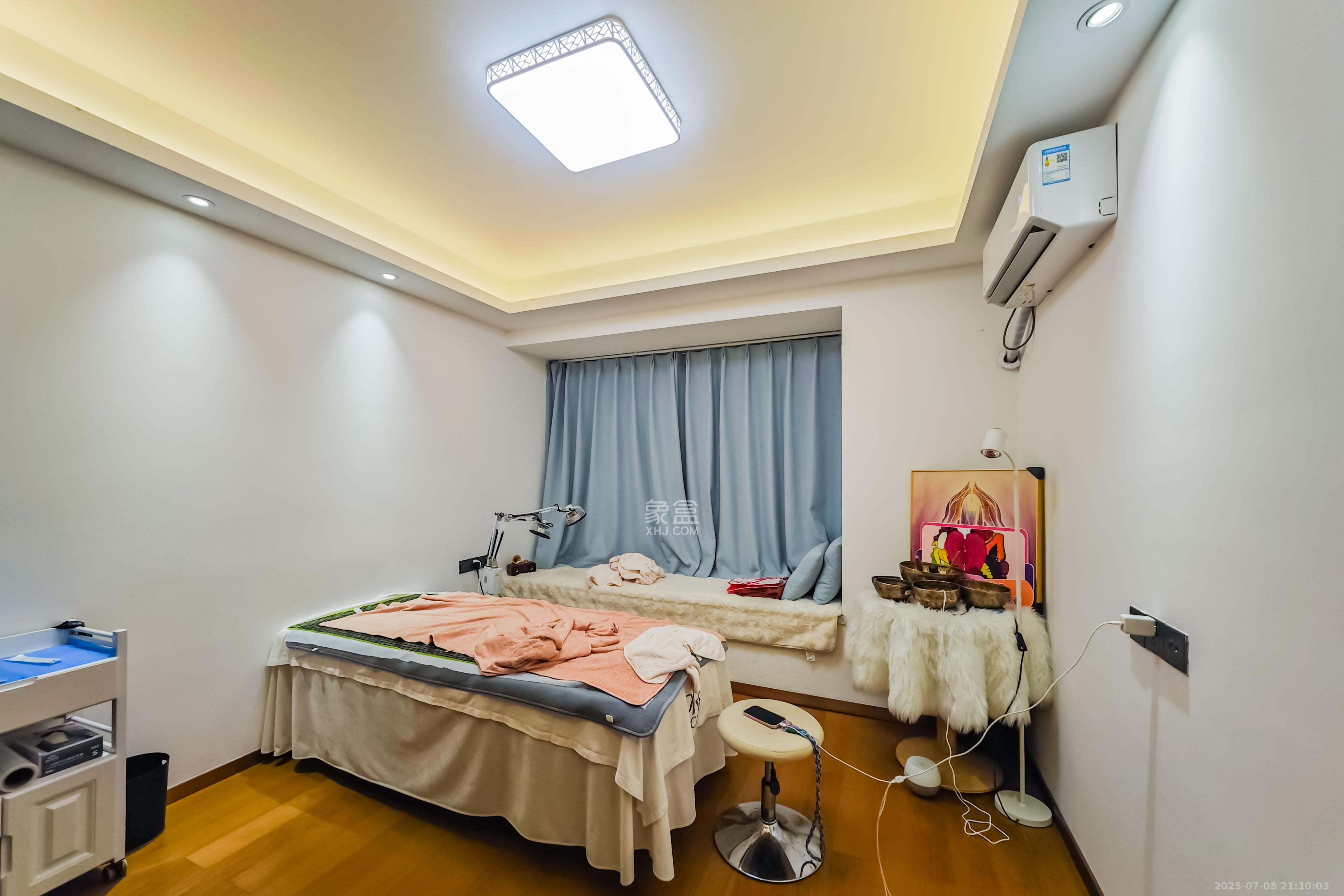 旭辉雨花郡  3室2厅2卫   163.00万卧室