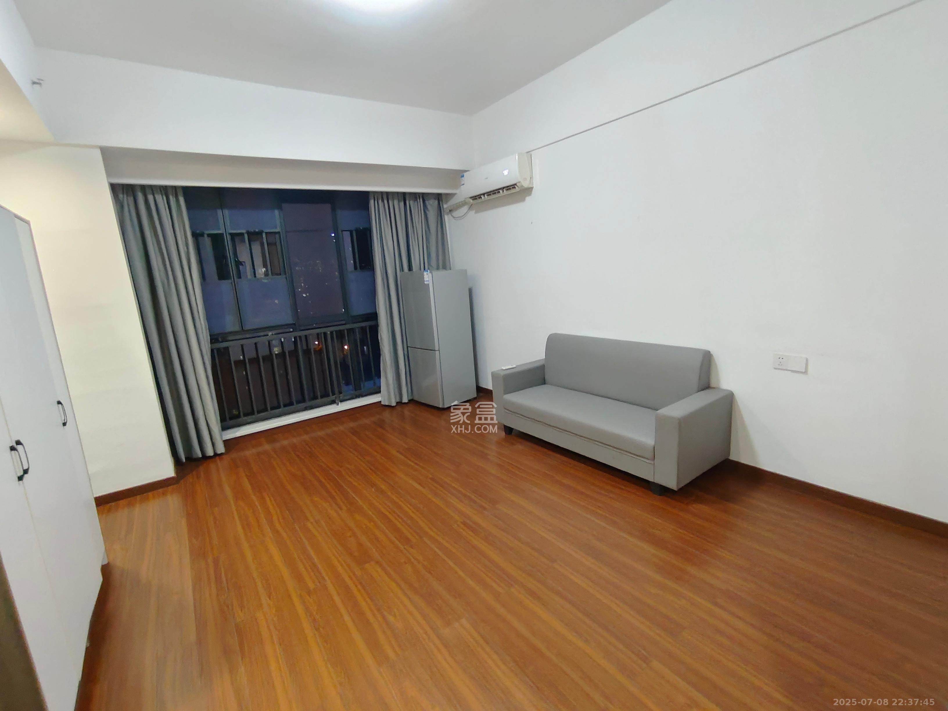 荣泰广场 1室1厅1卫 1400.0元/月 荣泰广场 1室1厅1卫 1400.0元/月室内图