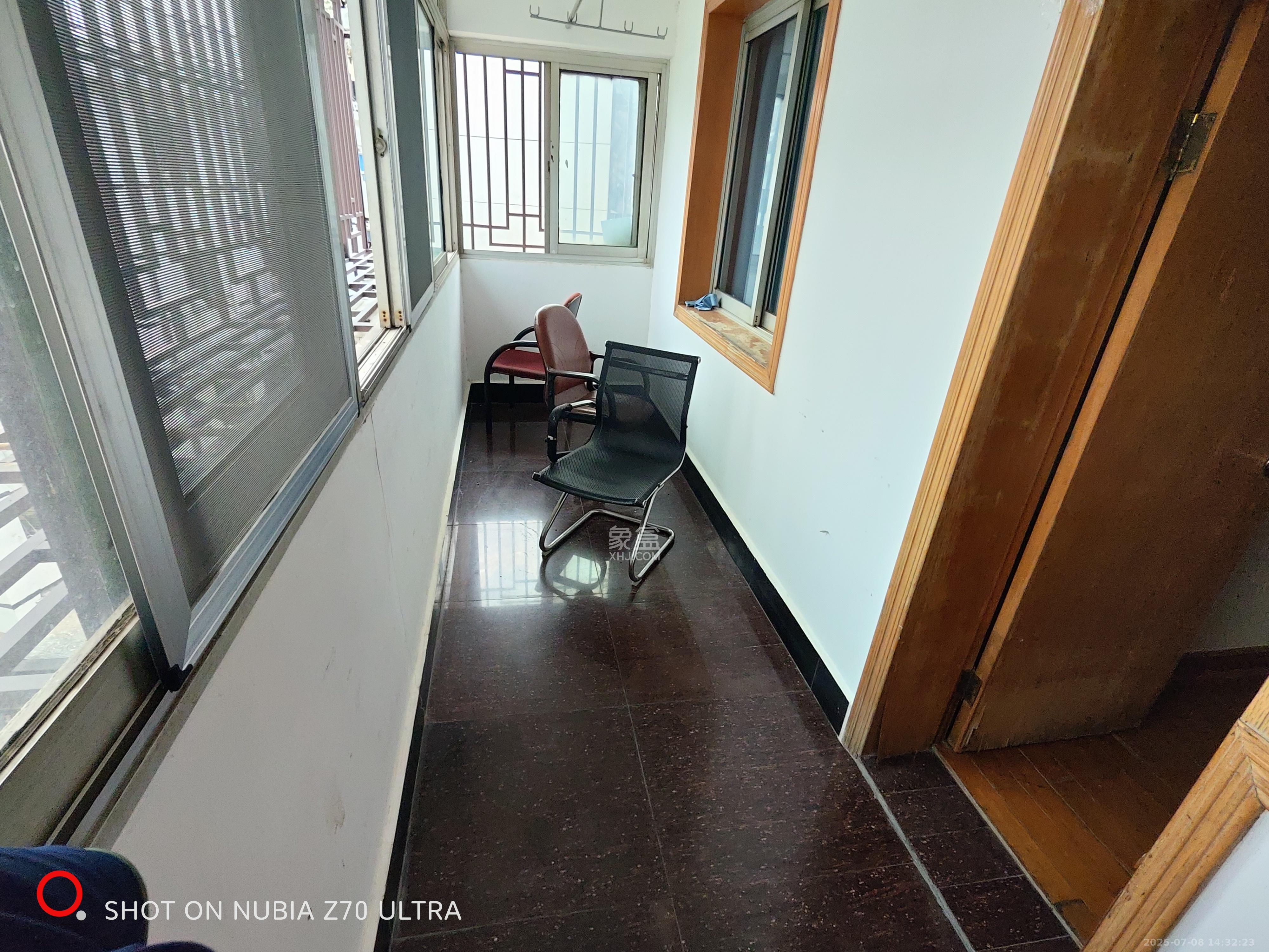 西湖新村  3室2厅1卫   2400.00元/月室内图