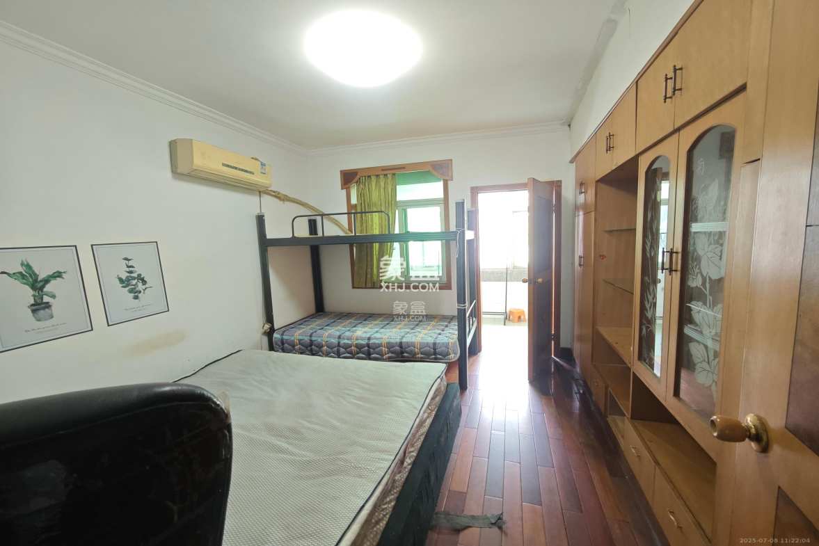 轻化公司宿舍向东南6号(产权南湖路46号)  3室2厅1卫    1200.0元/月 轻化公司宿舍向东南6号(产权南湖路46号)  3室2厅1卫    1200.0元/月室内图