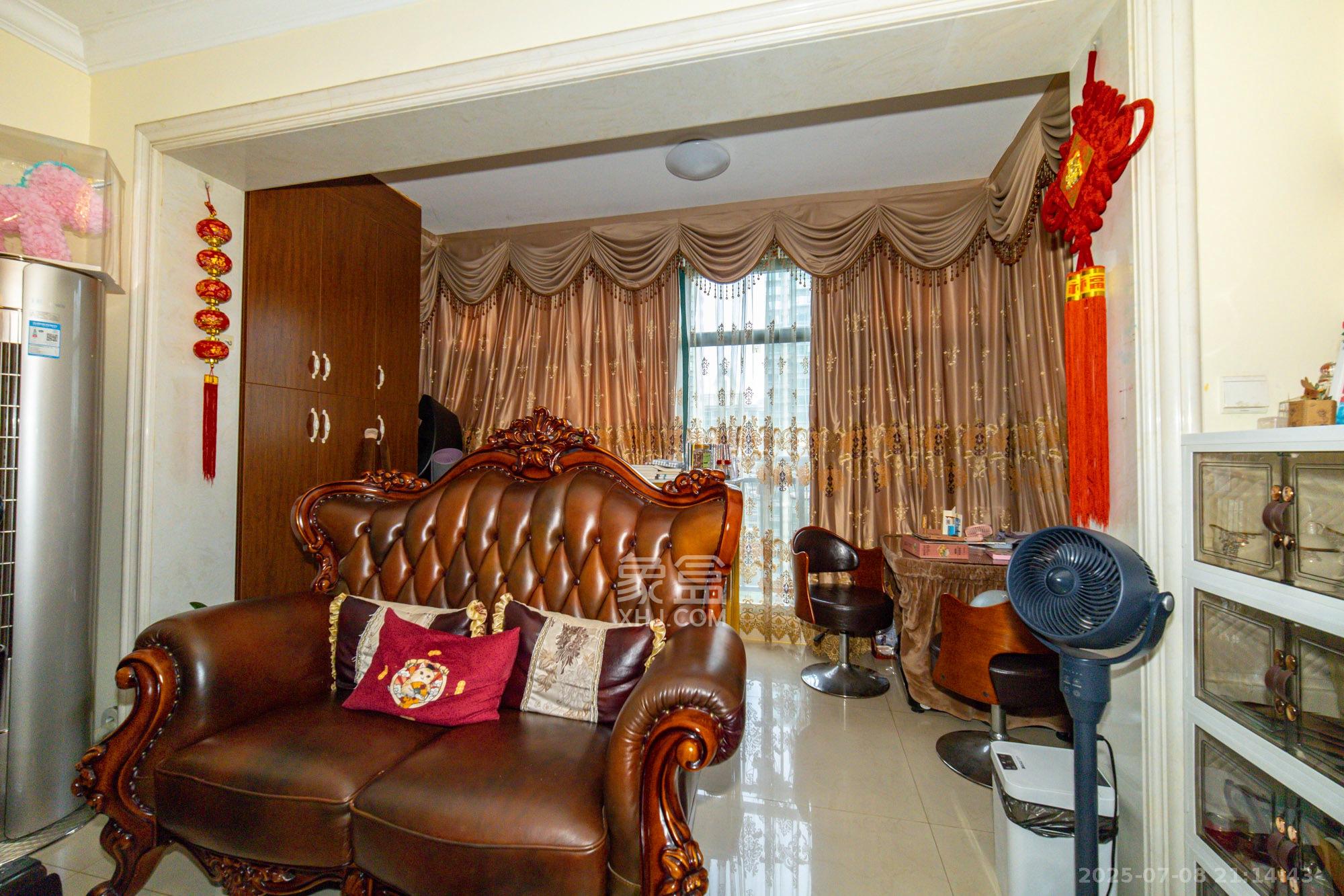 恒大翡翠华庭 4室2厅2卫 118.8万 恒大翡翠华庭 4室2厅2卫 118.8万阳台