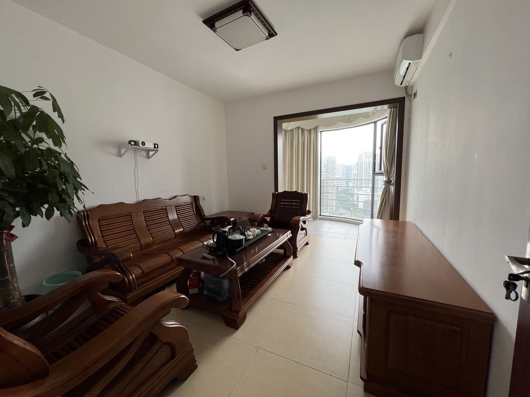 宝华海景 2室2厅1卫 3800.0元/月 宝华海景 2室2厅1卫 3800.0元/月室内图