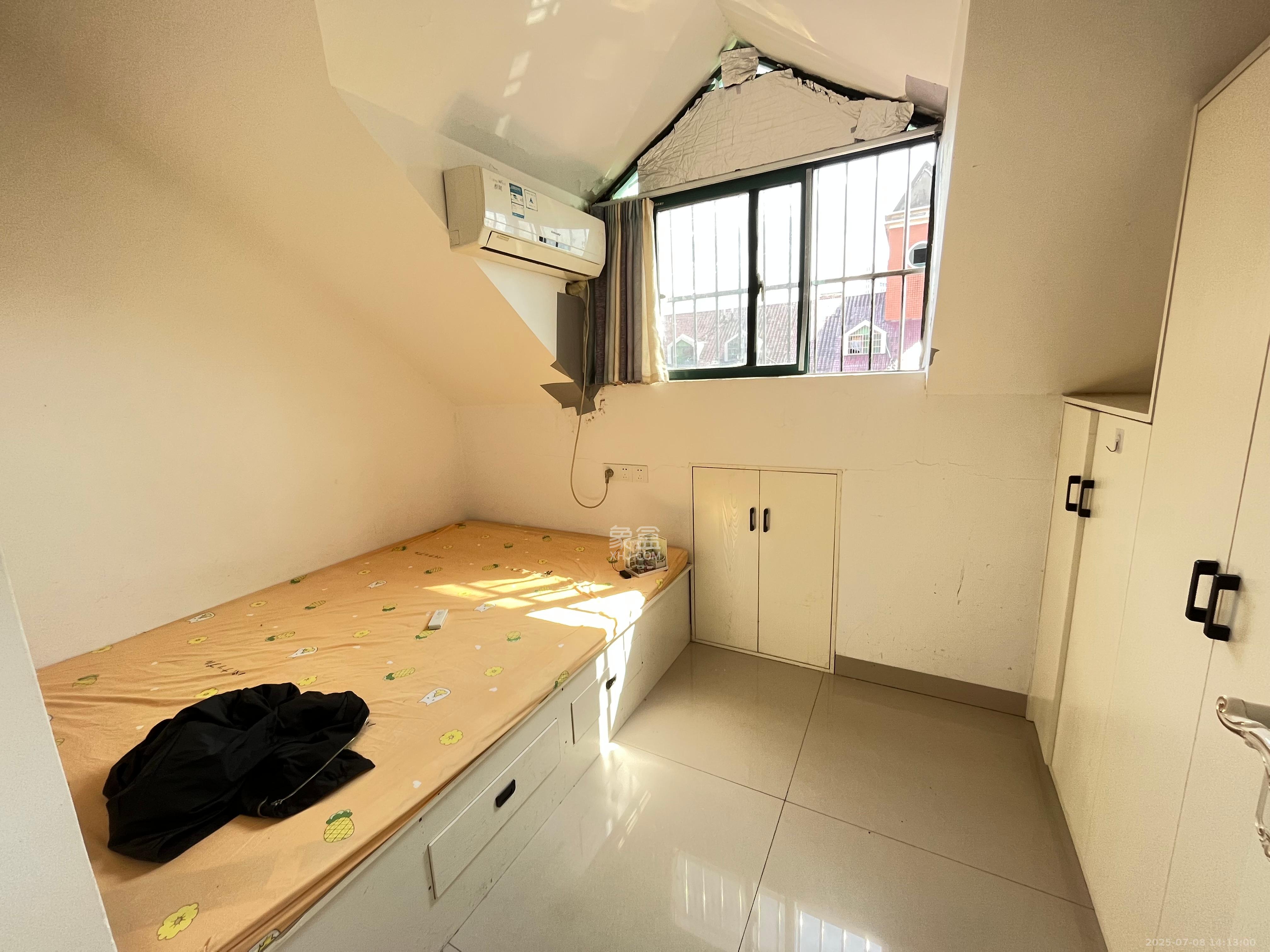 金苑商住楼  4室2厅2卫   2800.00元/月室内图