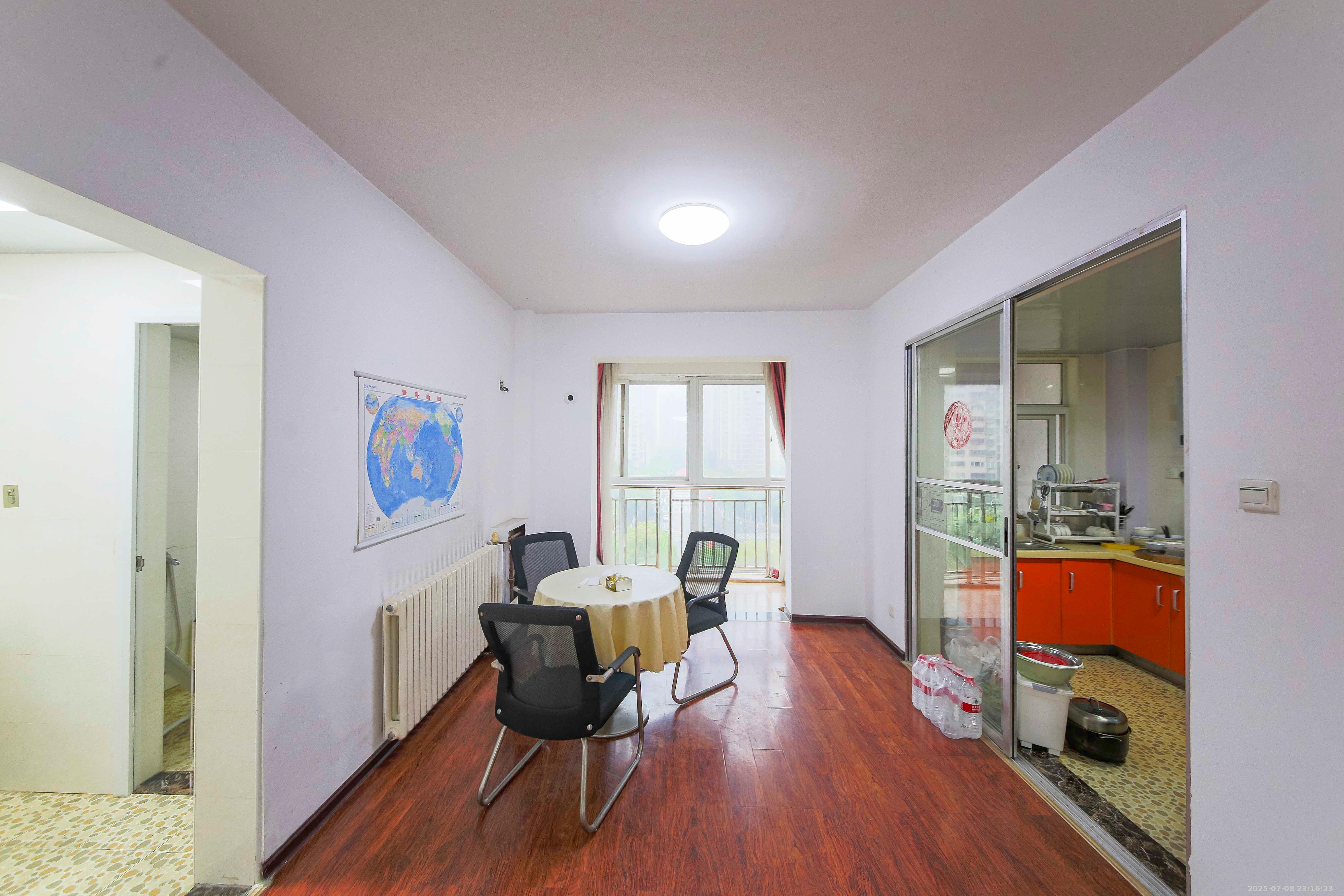 金葳佳园  4室2厅2卫    210.0万 金葳佳园  4室2厅2卫    210.0万客厅