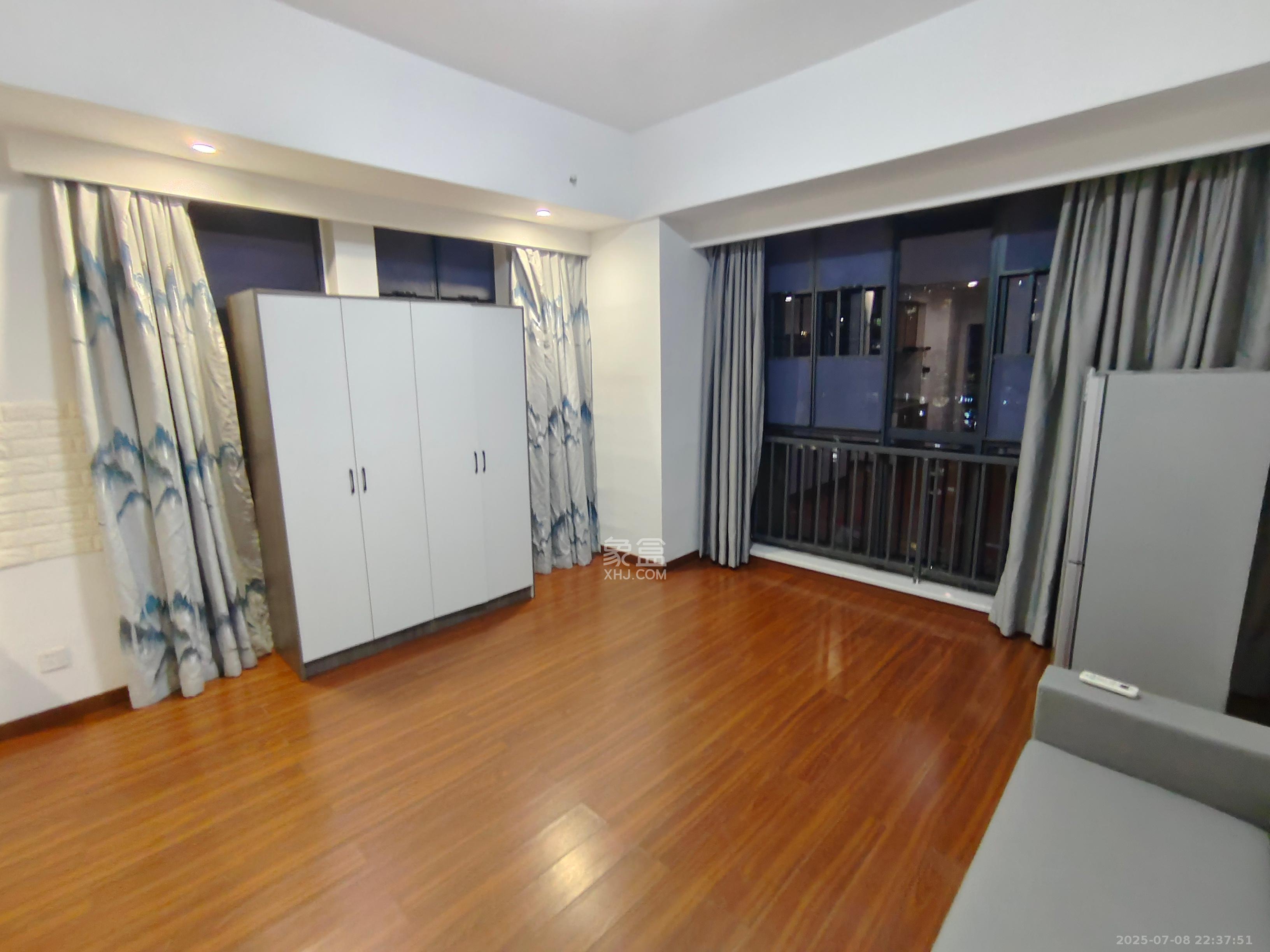 荣泰广场 1室1厅1卫 1400.0元/月 荣泰广场 1室1厅1卫 1400.0元/月室内图