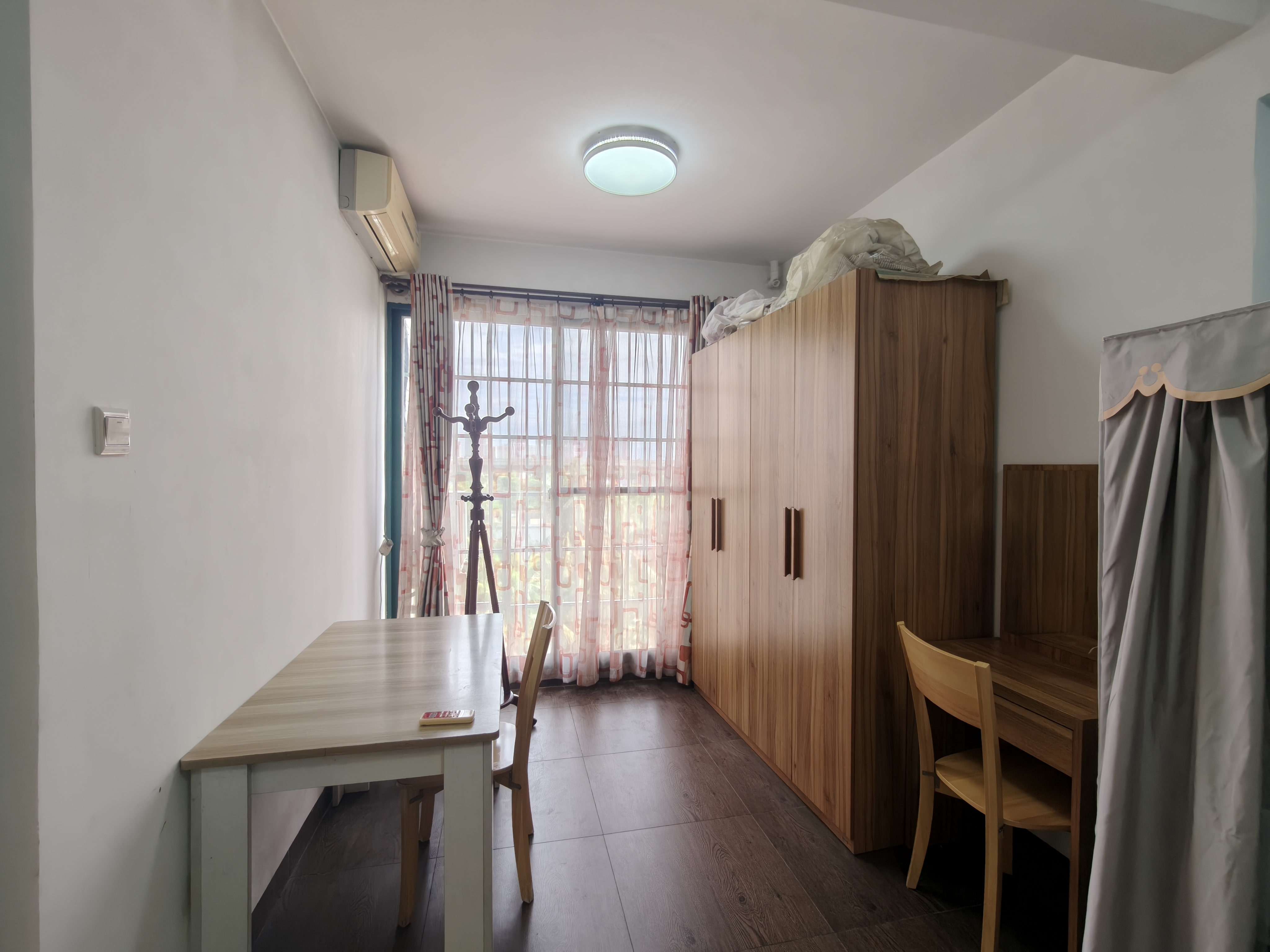 西城一号 2室2厅1卫 2300.0元/月 西城一号 2室2厅1卫 2300.0元/月室内图