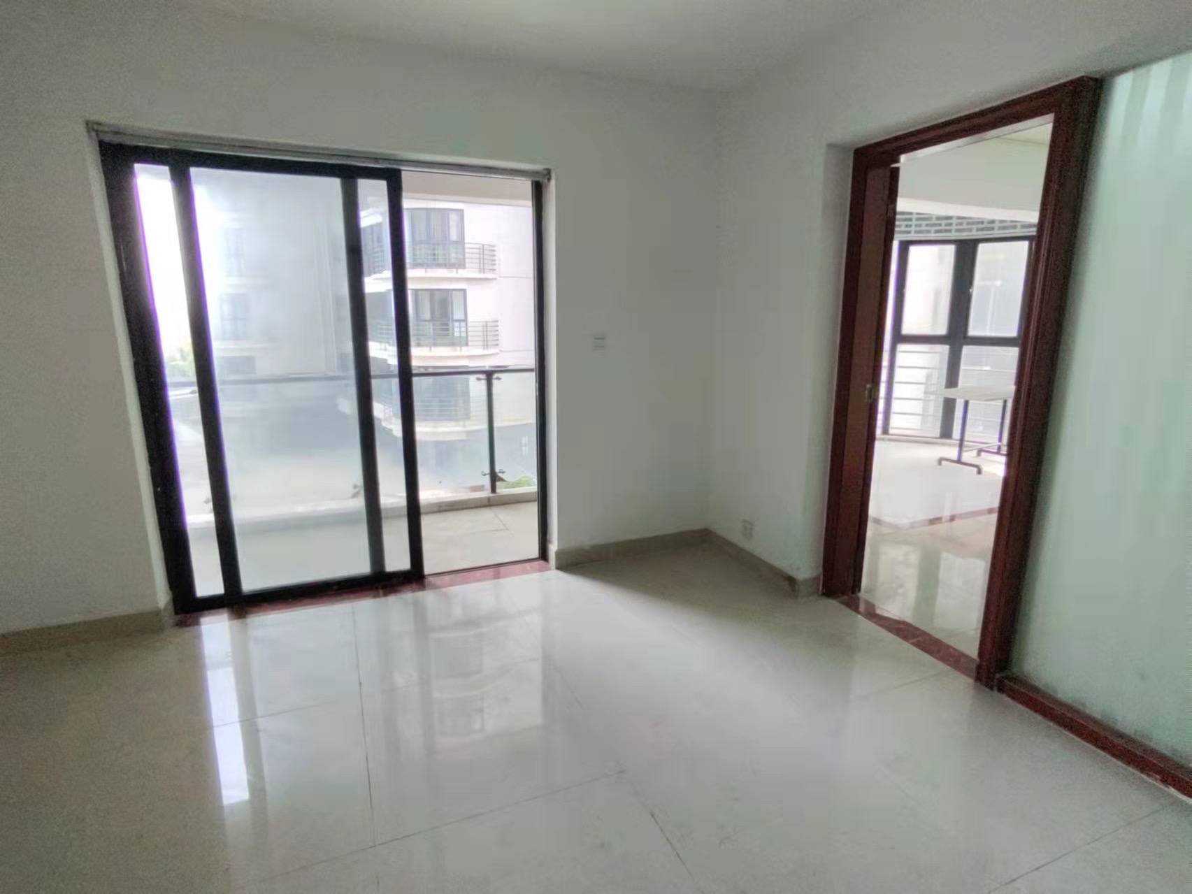 宝华海景 4室2厅2卫 4300.0元/月 宝华海景 4室2厅2卫 4300.0元/月室内图