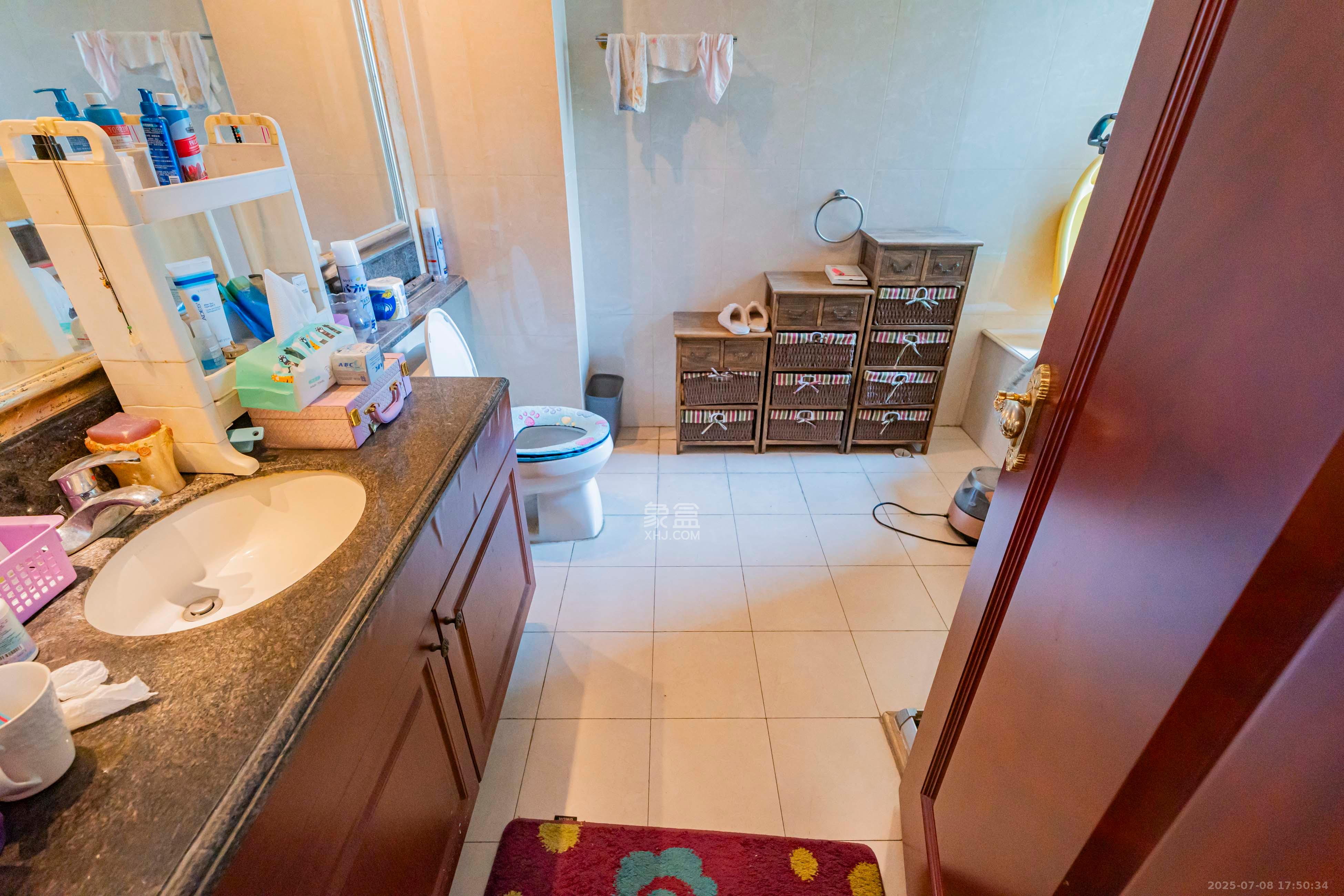 恒大雅苑  4室2厅2卫    166.0万 恒大雅苑  4室2厅2卫    166.0万卫生间