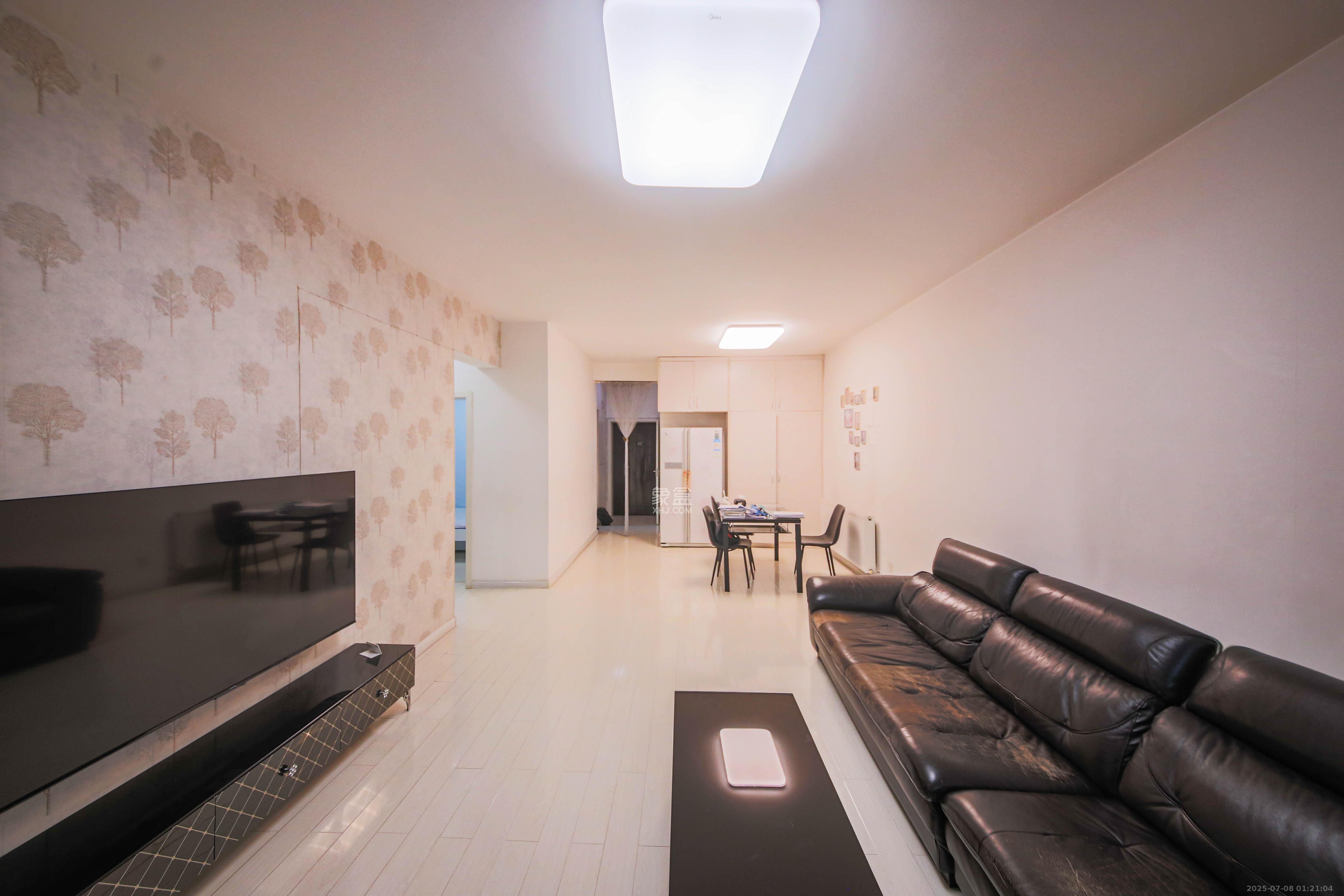 BOBO天下城(CTA财富中心)  1室2厅1卫    105.0万 BOBO天下城(CTA财富中心)  1室2厅1卫    105.0万客厅