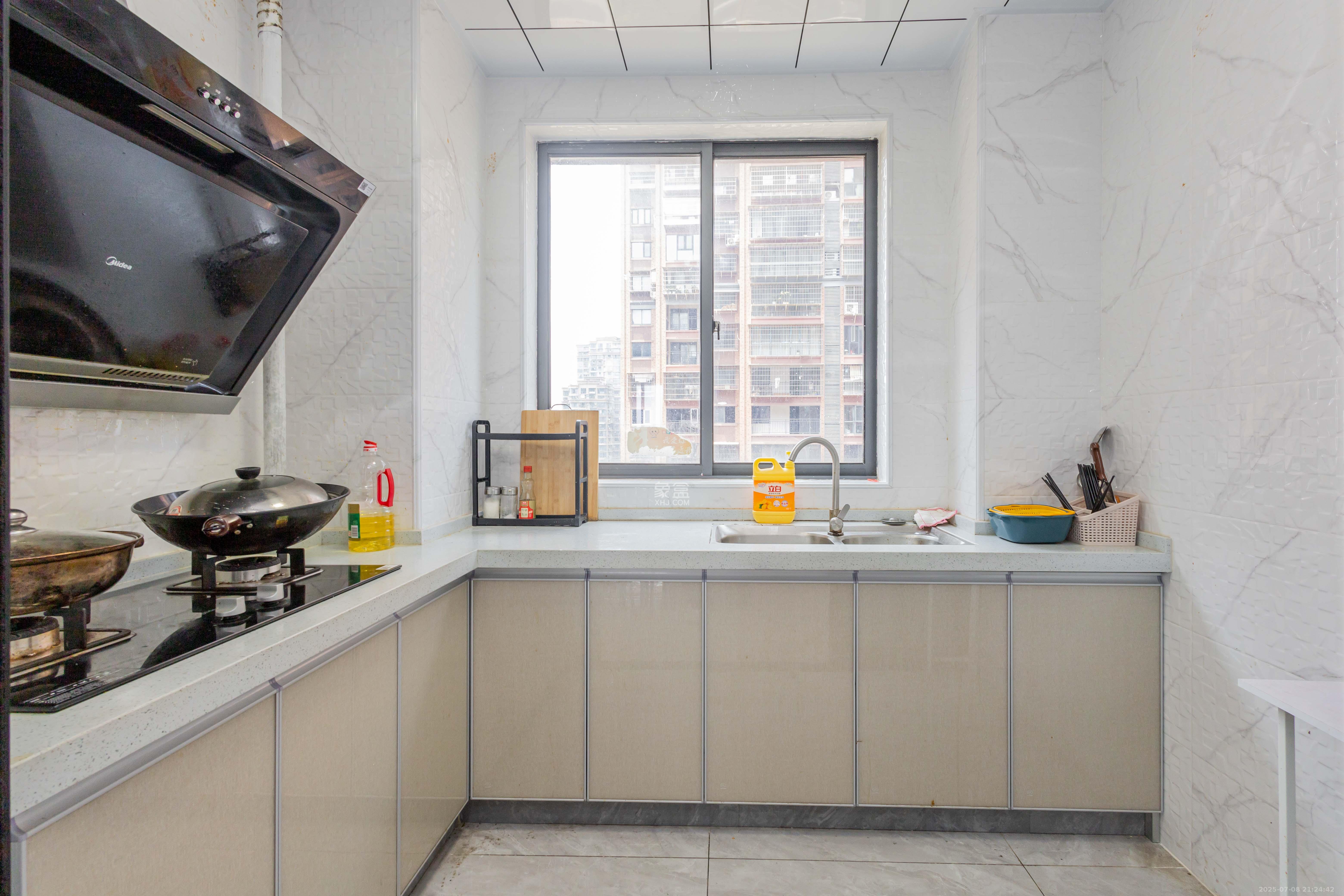 东业上城嘉苑(晟悦国际) 4室2厅2卫 84.0万 东业上城嘉苑(晟悦国际) 4室2厅2卫 84.0万厨房