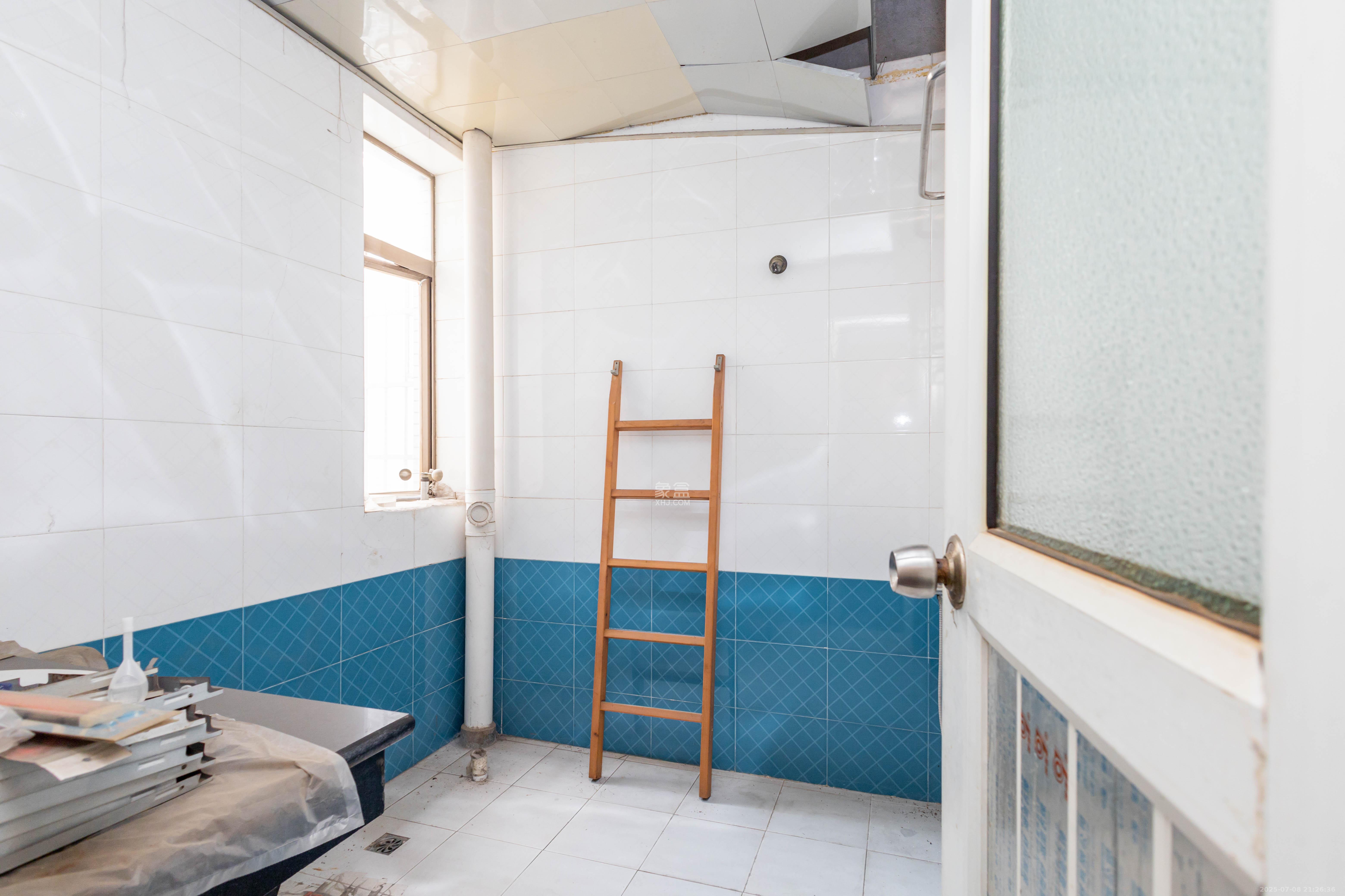 圣力华苑 5室0厅0卫 65.0万 圣力华苑 5室0厅0卫 65.0万卫生间