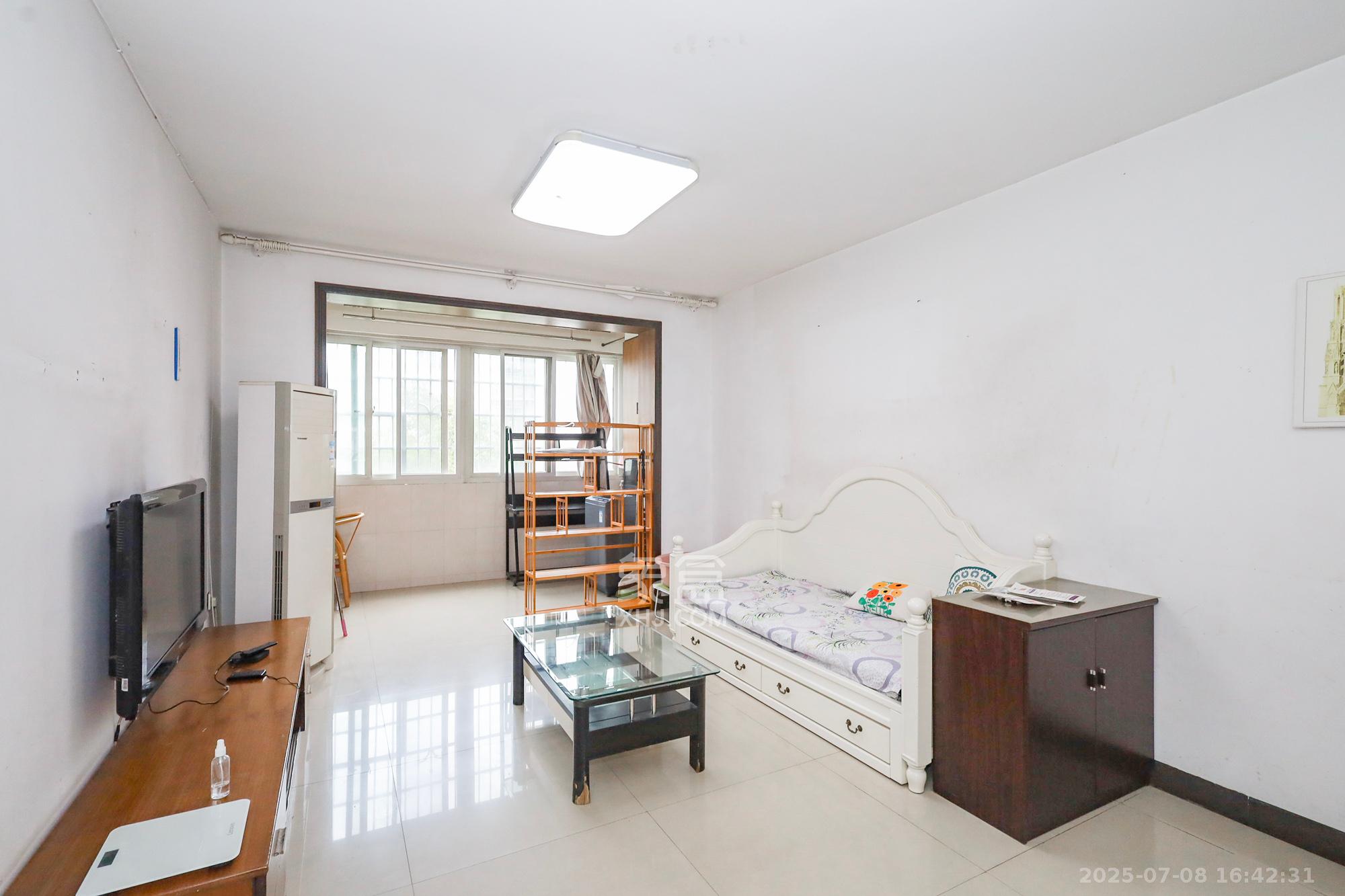 德润园  2室2厅1卫    45.0万 德润园  2室2厅1卫    45.0万客厅