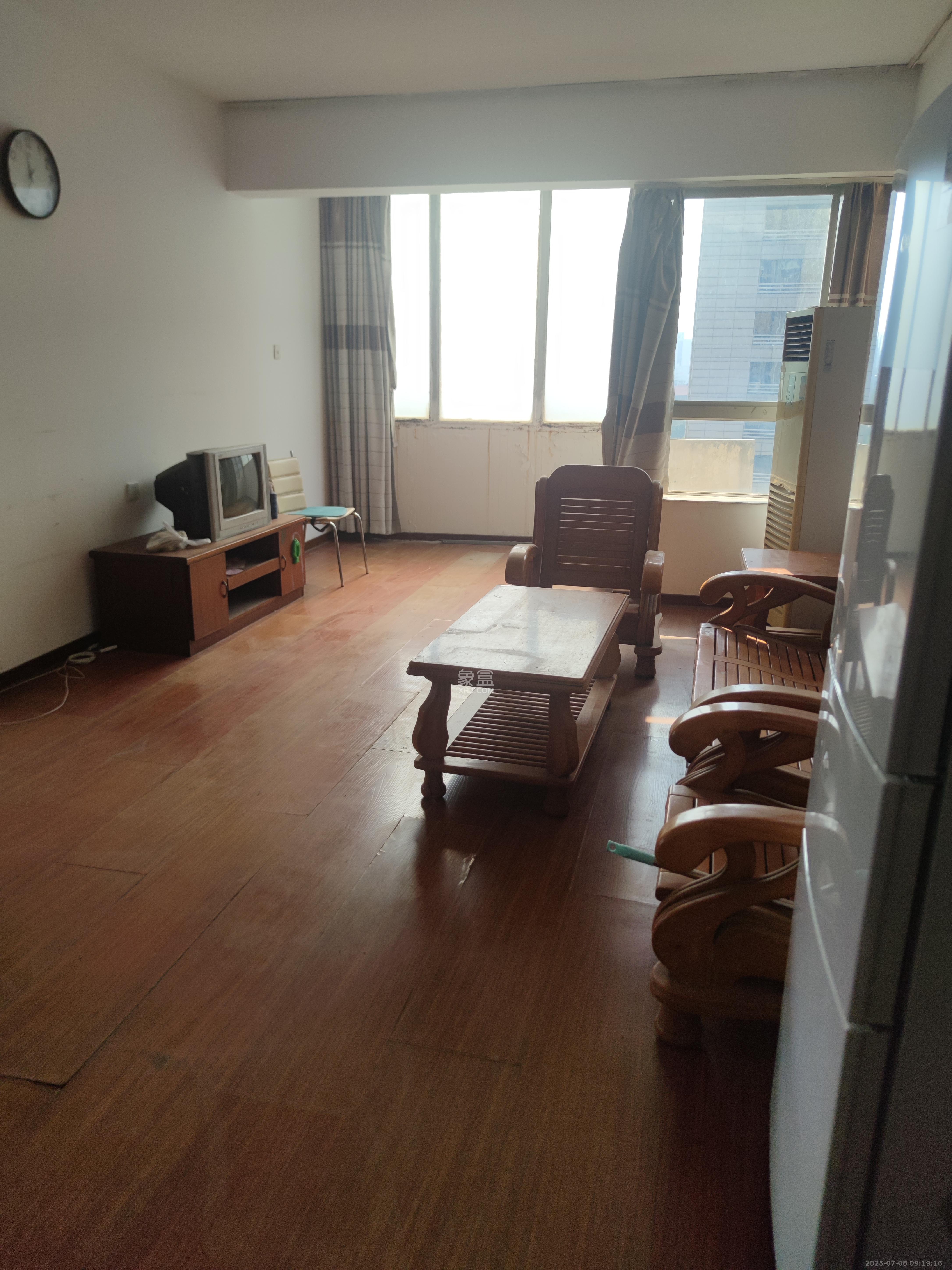 欧园 3室2厅2卫 2500.0元/月 欧园 3室2厅2卫 2500.0元/月室内图