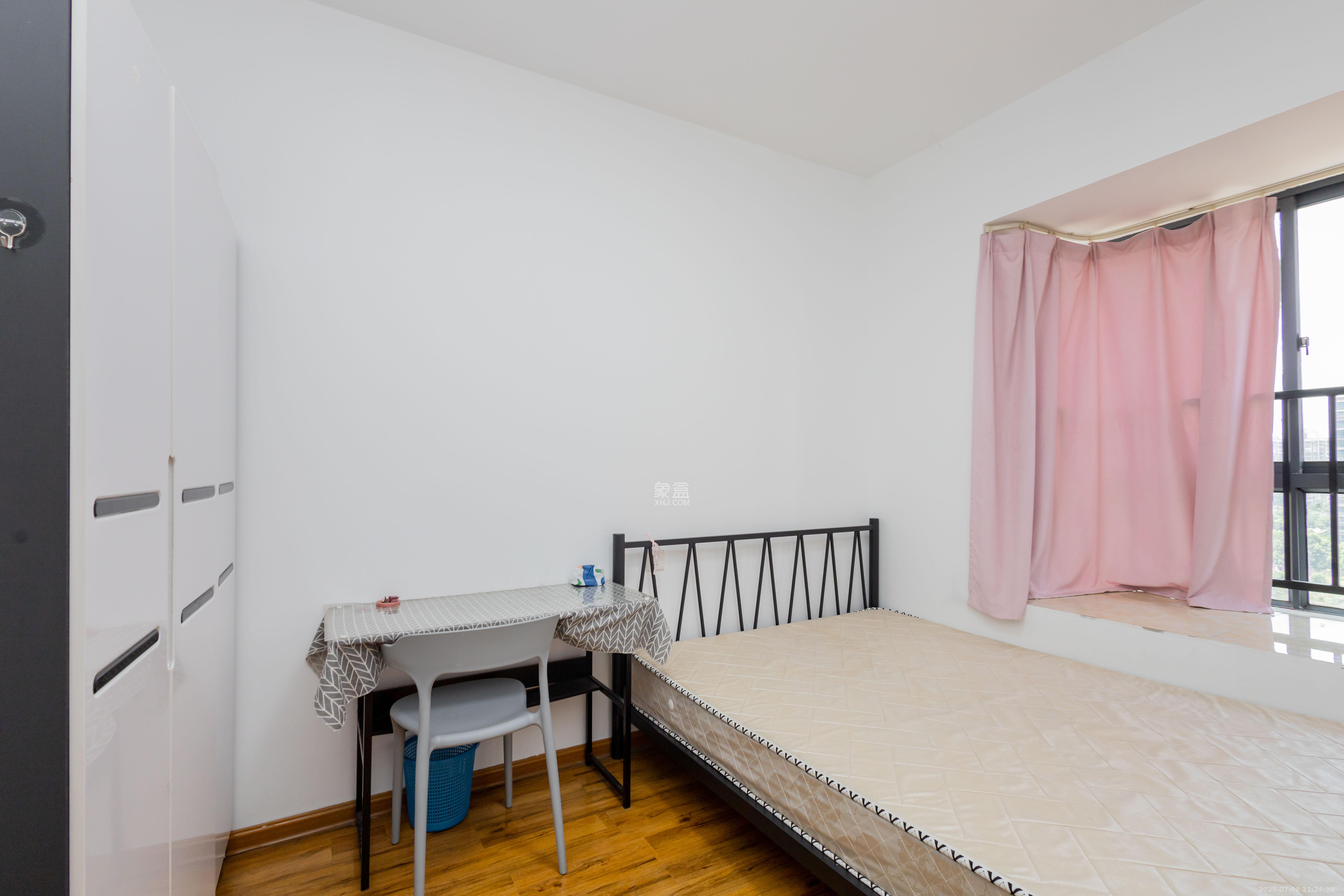 东业上城嘉苑(晟悦国际) 4室2厅2卫 84.0万 东业上城嘉苑(晟悦国际) 4室2厅2卫 84.0万卧室